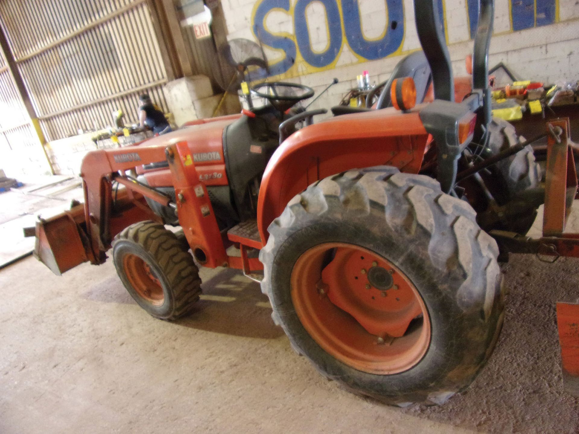 KUBOTA L3130 TRACTOR PTO; 8-SPEED, DIESEL, WITH BUCKET, 2,308.9 HOURS - Image 2 of 2