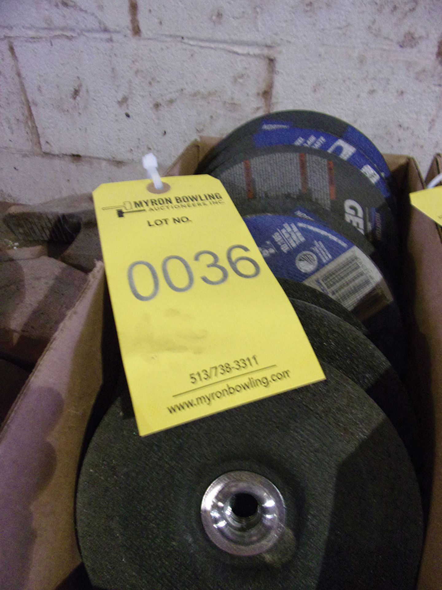 LOT OF GRINDING WHEELS