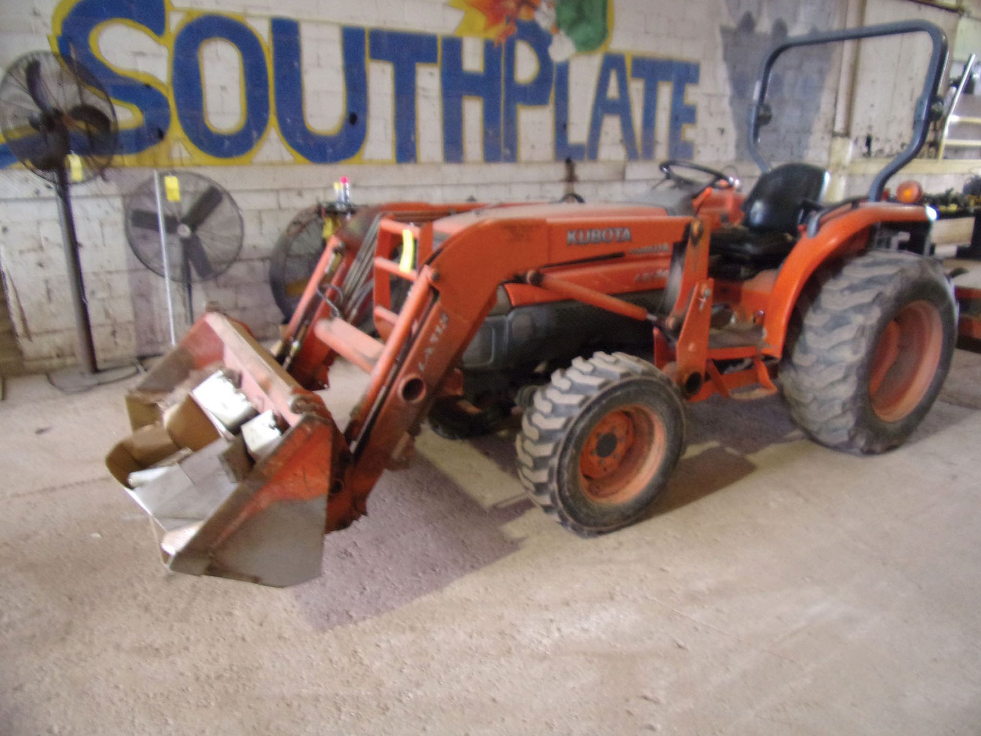 KUBOTA L3130 TRACTOR PTO; 8-SPEED, DIESEL, WITH BUCKET, 2,308.9 HOURS