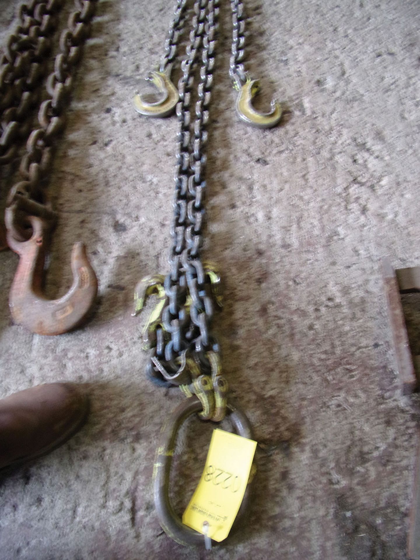 LARGE 2-HOOK RING CHAIN