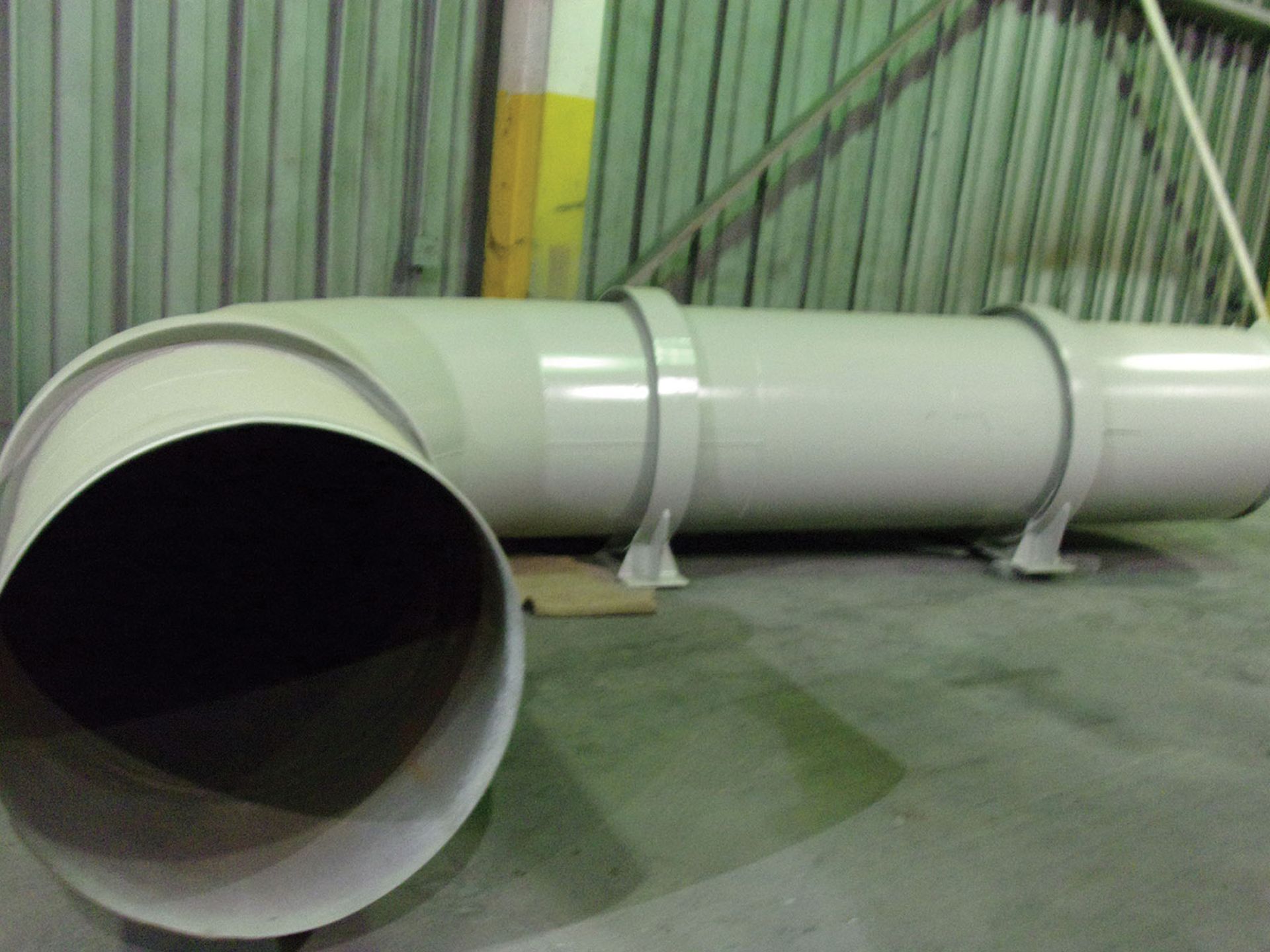 (4) LARGE PIPES WITH (4) COLLARS - Image 2 of 4