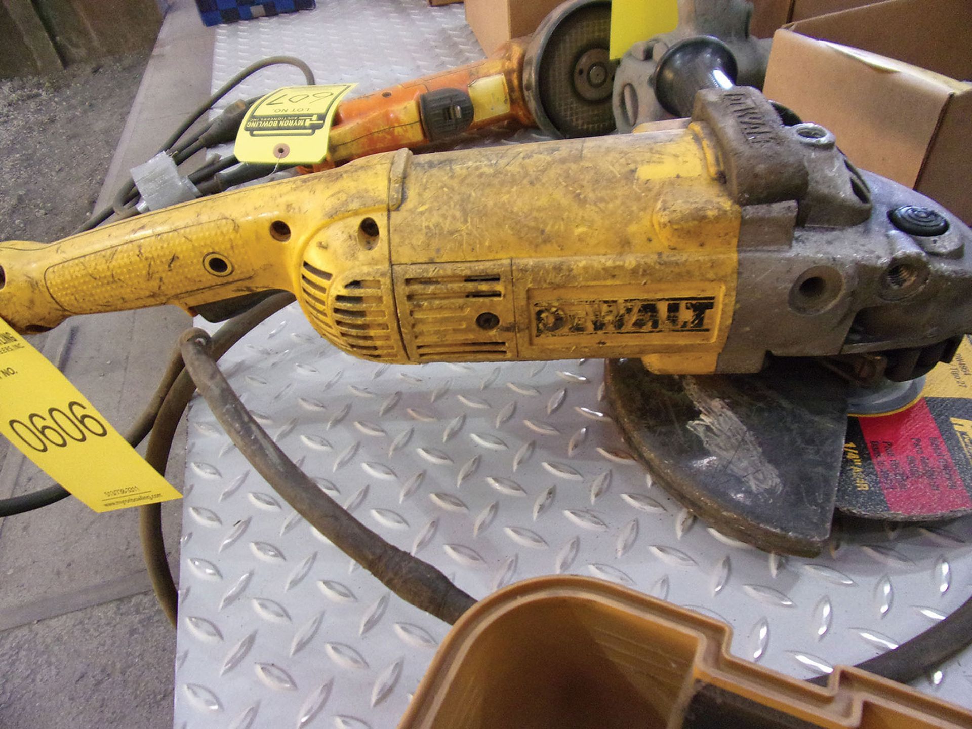 DEWALT ELECTRIC ANGLE HAND GRINDER