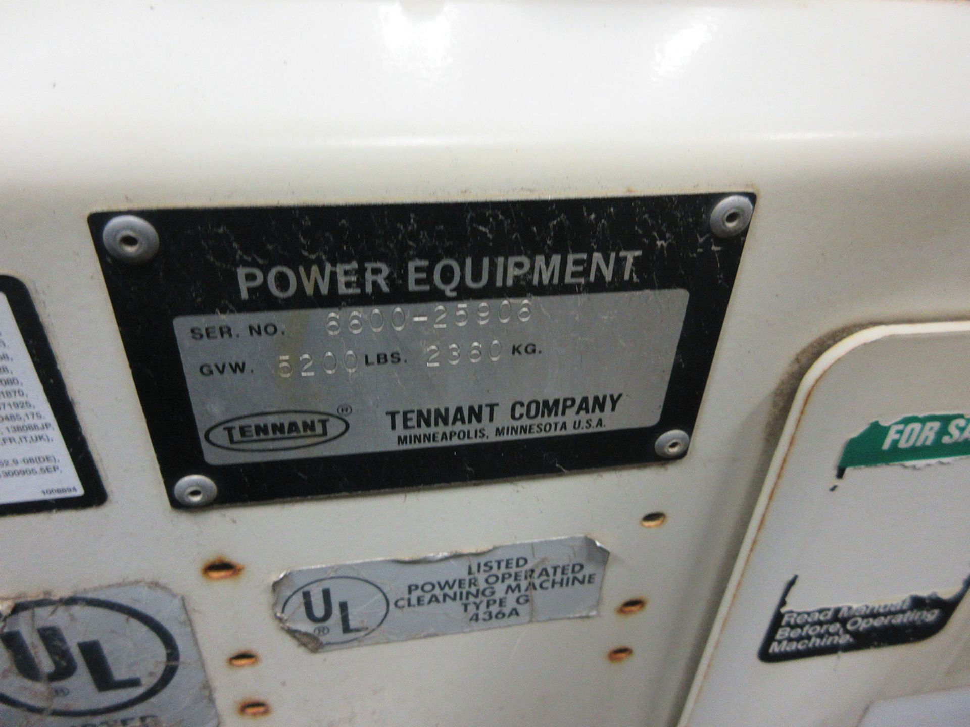 TENNANT 6600 FLOOR SCRUBBER; GASOLINE, S/N 6600-25906 (WON'T START) - Image 4 of 4