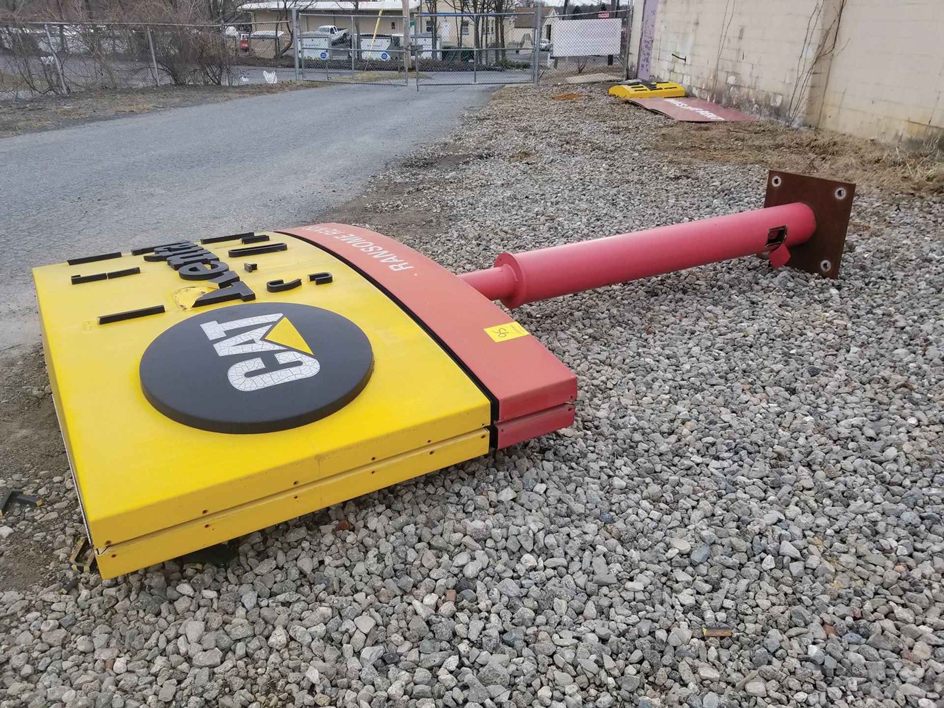 SIGNAGE AND METAL IN YARD ***LOCATED IN ALLENTOWN, PA*** - Image 4 of 7