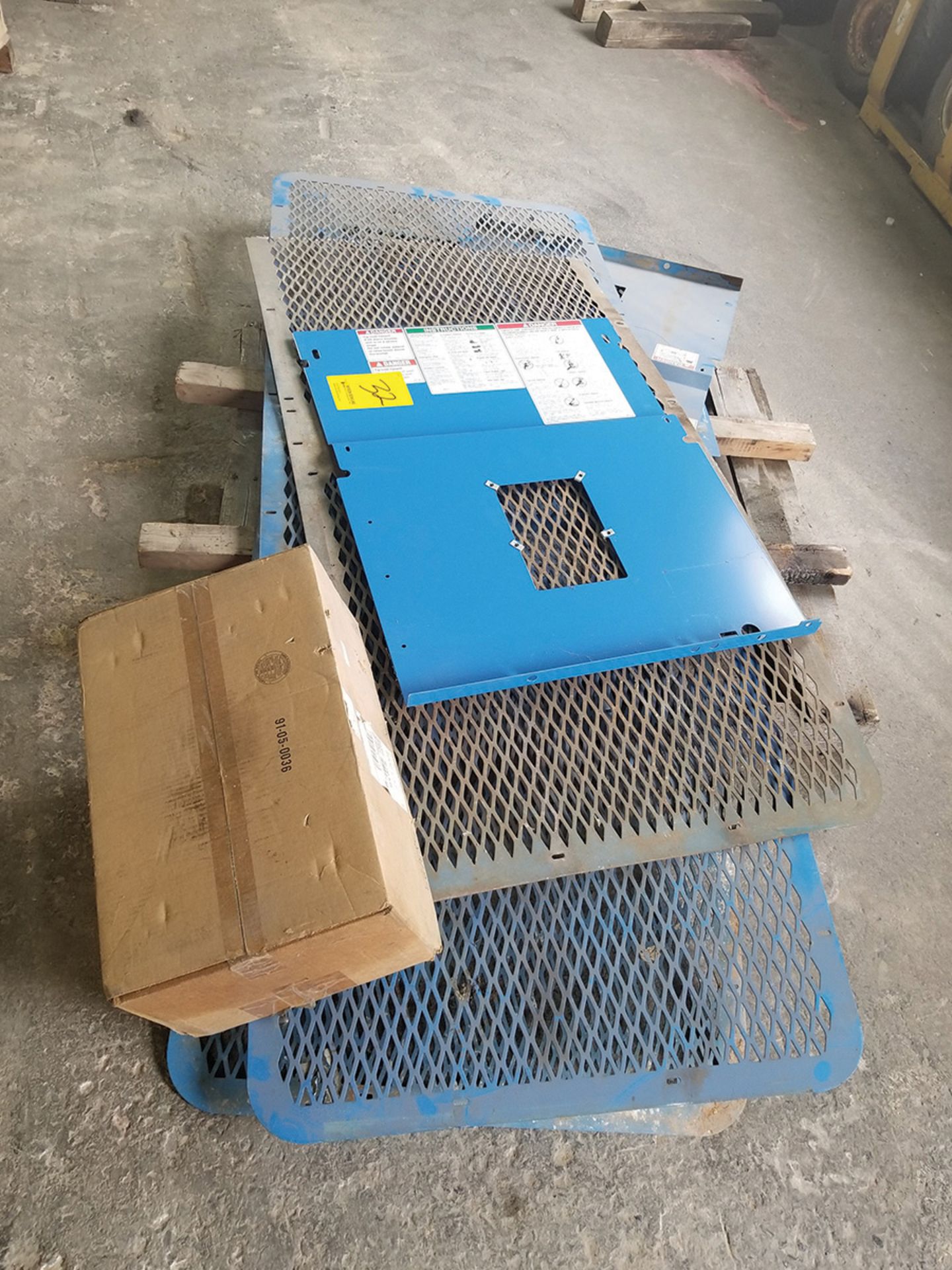 (5) GENIE GRATED ENGINE COVERS AND SIDES & BOX ON PALLET OF CATERPILLAR SHOES, AND HOSES ***