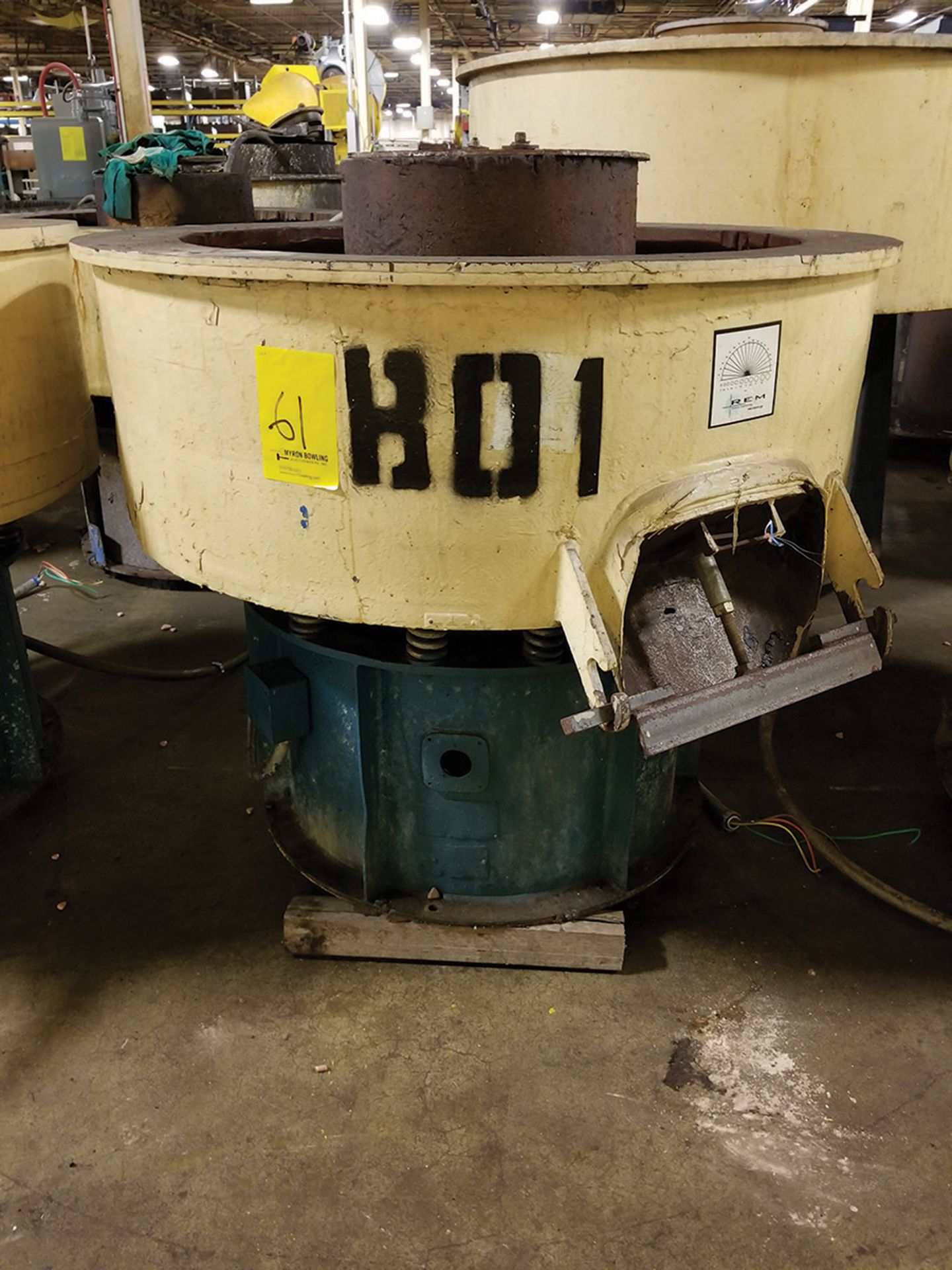 ROSLER VIBRATORY BOWL FINISHER; 5.75'' LIP, 38'' X 13.5'' ***$50.00 RIGGING FEE***