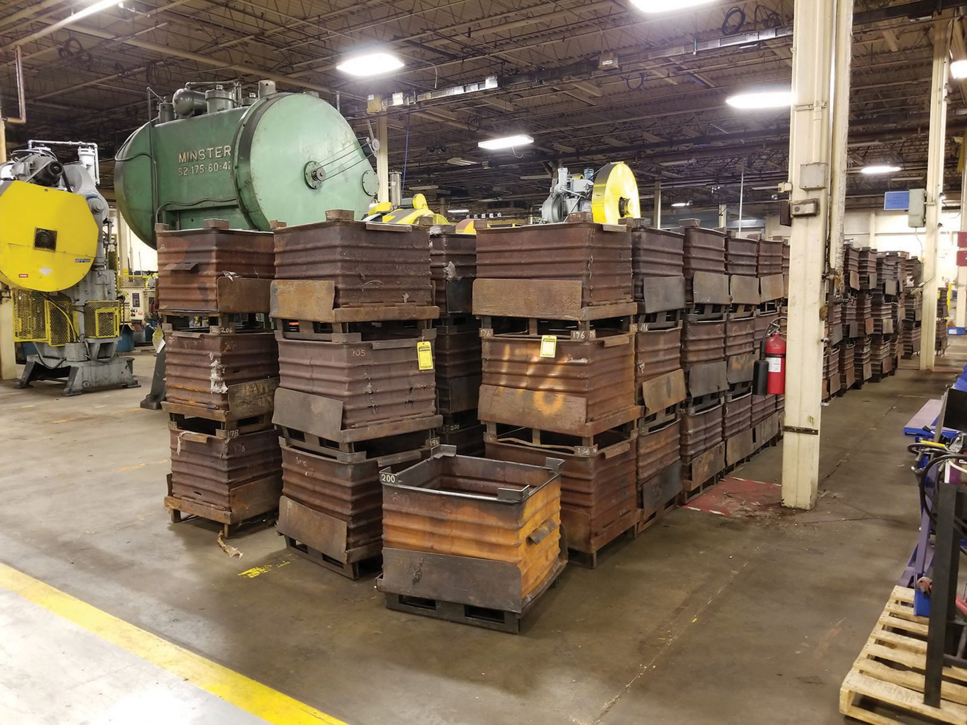 (160) 23- 26'' X 25-29'' X 16-20'' DEEP DUMPING STEEL PARTS BINS; SOME VARYING SIZES WITHIN COUNT - Image 2 of 6