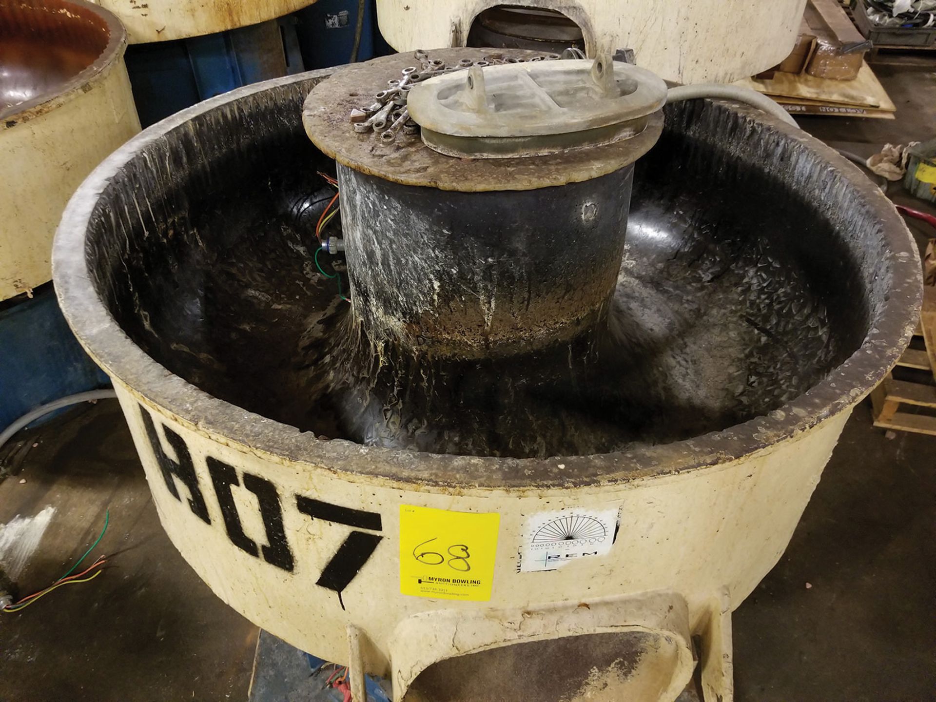 ROSLER VIBRATORY BOWL FINISHER; 40'' DIA. X14'' DEEP ***$50.00 RIGGING FEE*** - Image 2 of 2