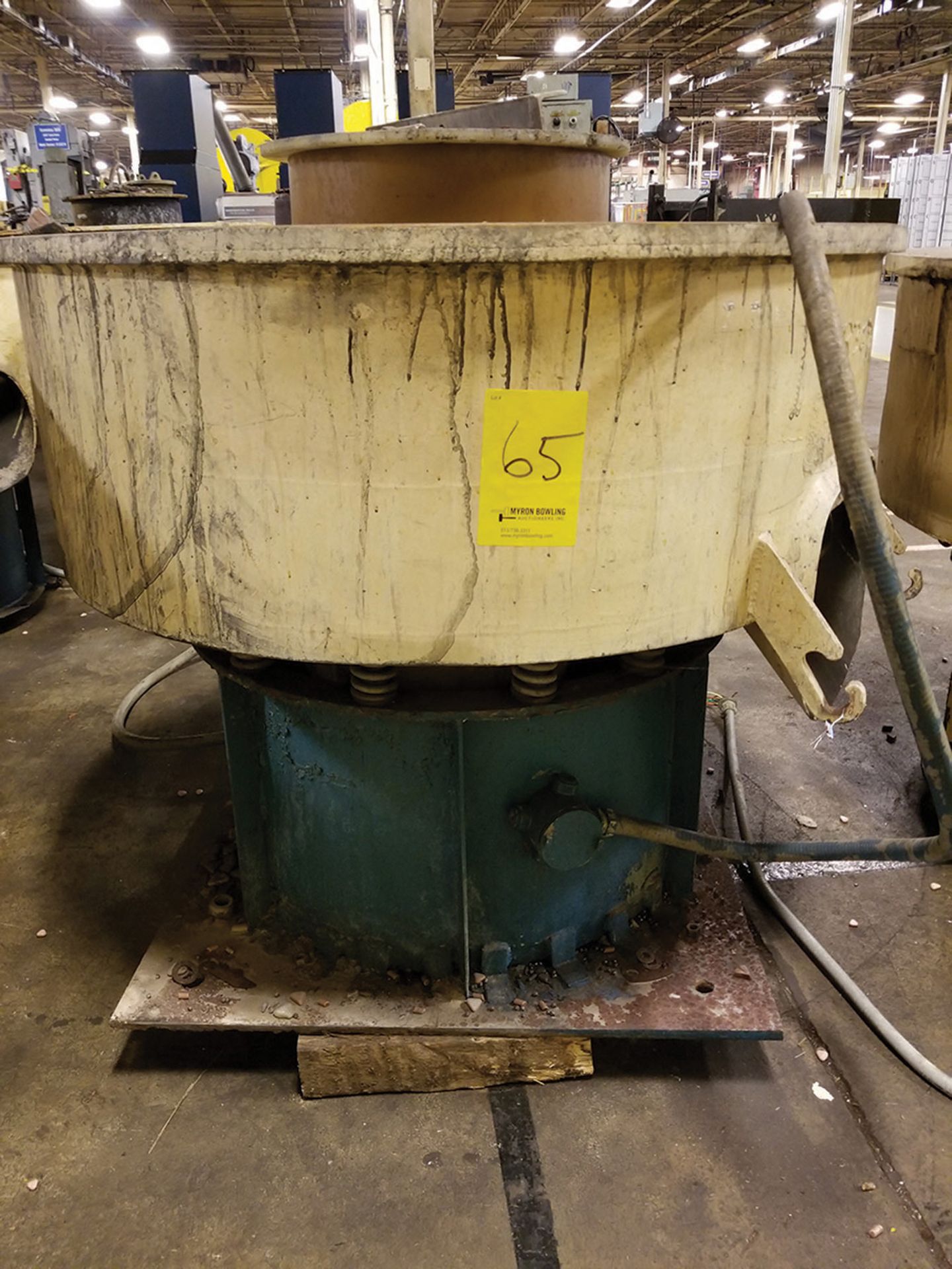 ROSLER VIBRATORY BOWL FINISHER; 46'' DIA. X 14''1.75'' LIP ***$50.00 RIGGING FEE*** - Image 2 of 3