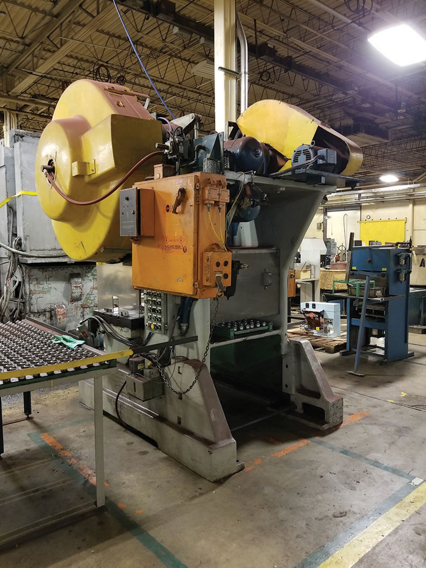 SUPER V & O 125-TON C GAP MECHANICAL PUNCH PRESS, 30'' X 50'' T SLOTTED BOLSTER, 24'' X 19'' RAM, - Image 4 of 4