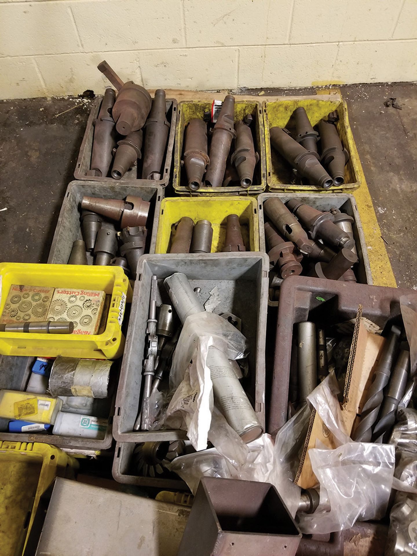 (5) PALLETS OF ASSORTED CAT-40 TOOLING, HOLD DOWNS, MISC. - Image 3 of 5