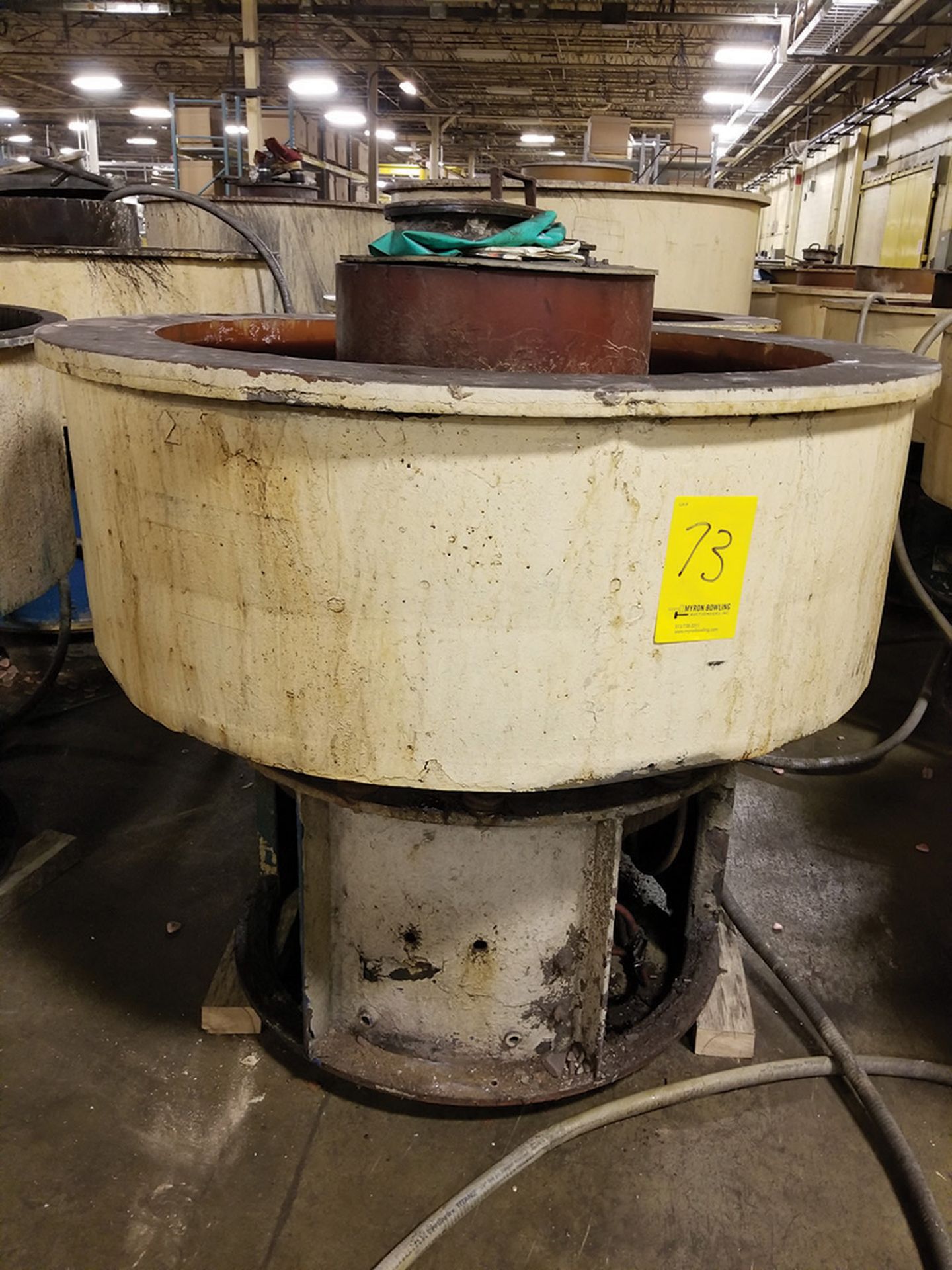 ROSLER VIBRATORY BOWL FINISHER; 36'' DIA. X 14'' ***$50.00 RIGGING FEE***