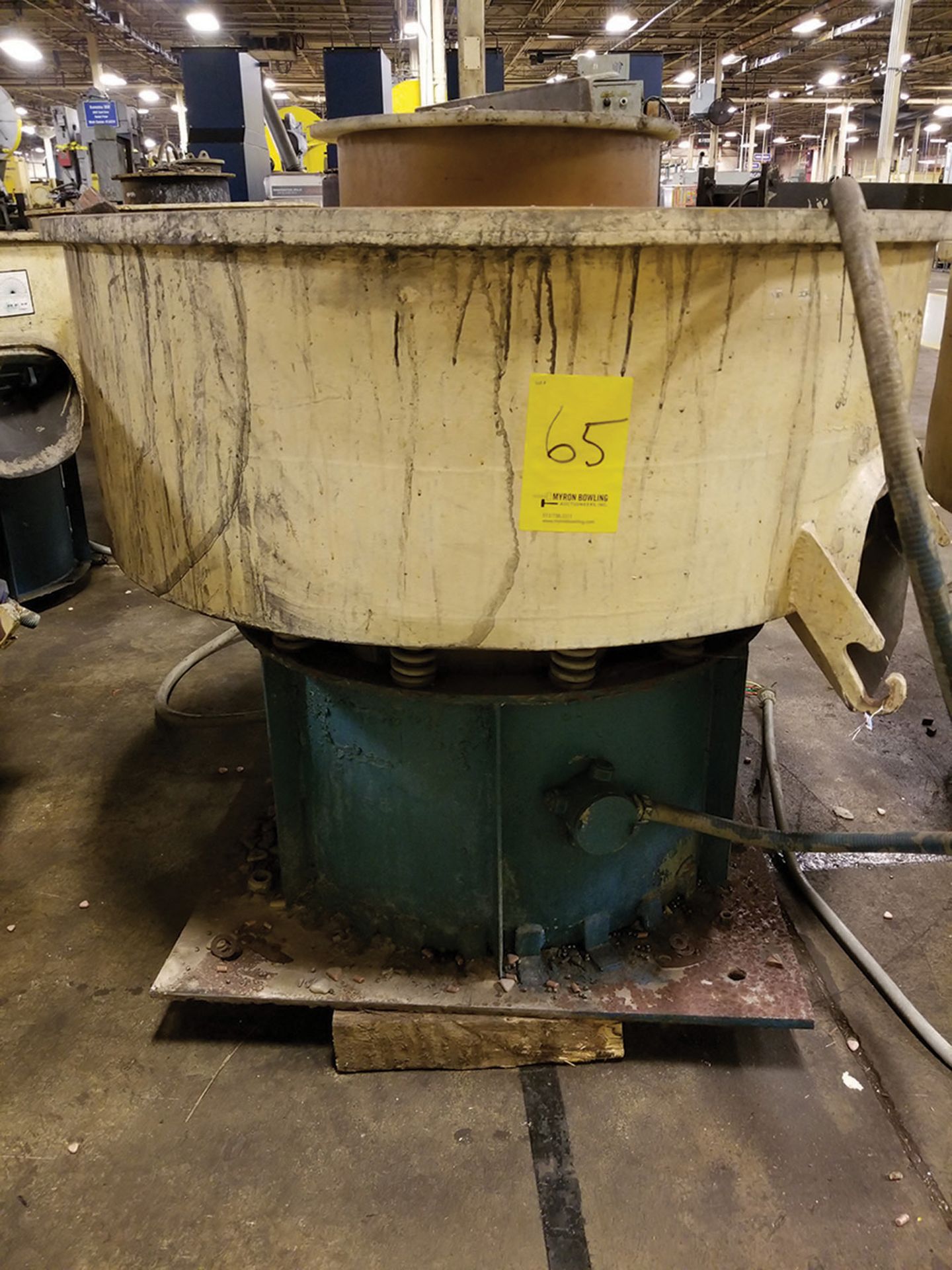 ROSLER VIBRATORY BOWL FINISHER; 46'' DIA. X 14''1.75'' LIP ***$50.00 RIGGING FEE***