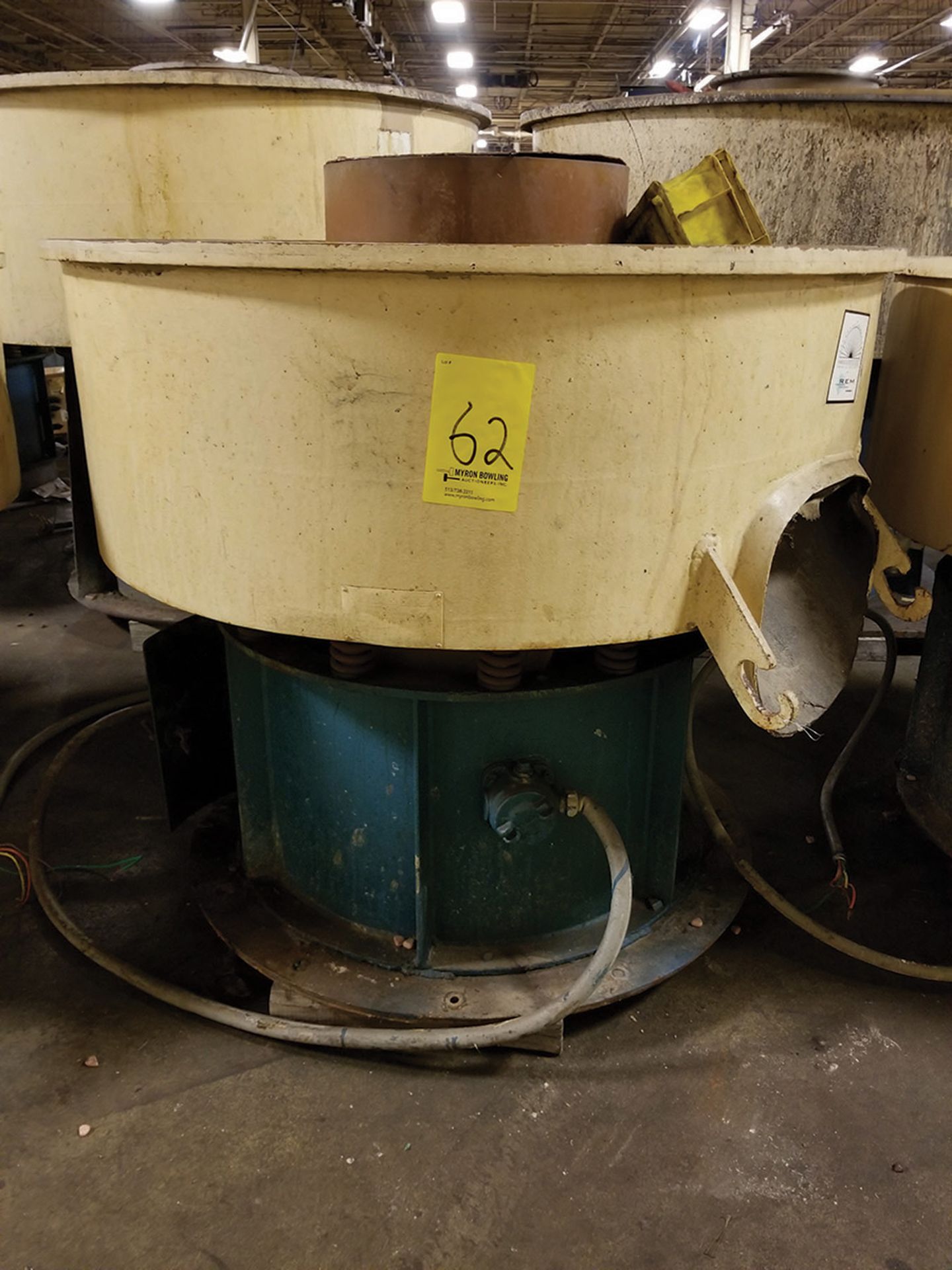 ROSLER VIBRATORY BOWL FINISHER; 46'' DIA. X 14''1.75'' LIP ***$50.00 RIGGING FEE***