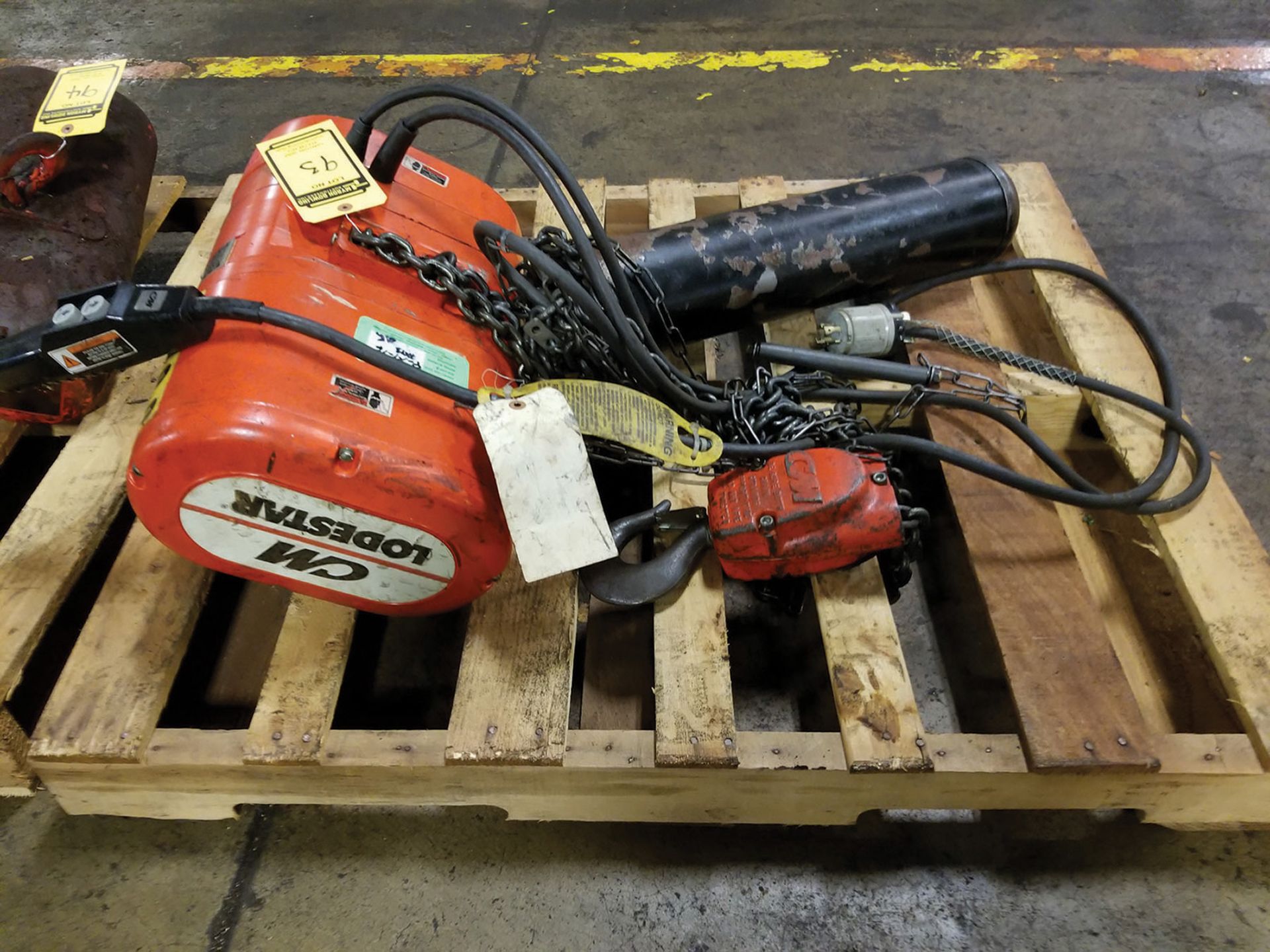 LOADSTAR 2-TON ELECTRIC CHAIN HOIST WITH PENDANT CONTROL - Image 2 of 2