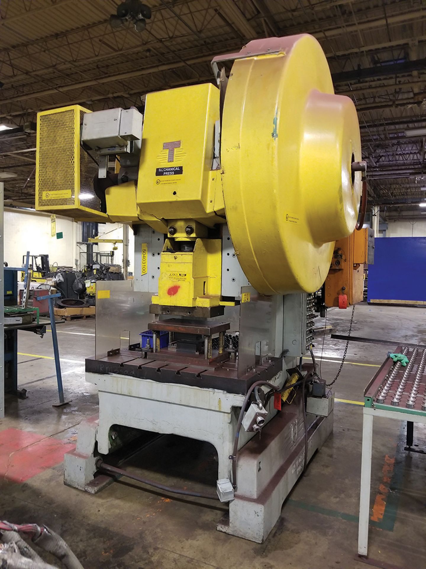 SUPER V & O 125-TON C GAP MECHANICAL PUNCH PRESS, 30'' X 50'' T SLOTTED BOLSTER, 24'' X 19'' RAM, - Image 3 of 4