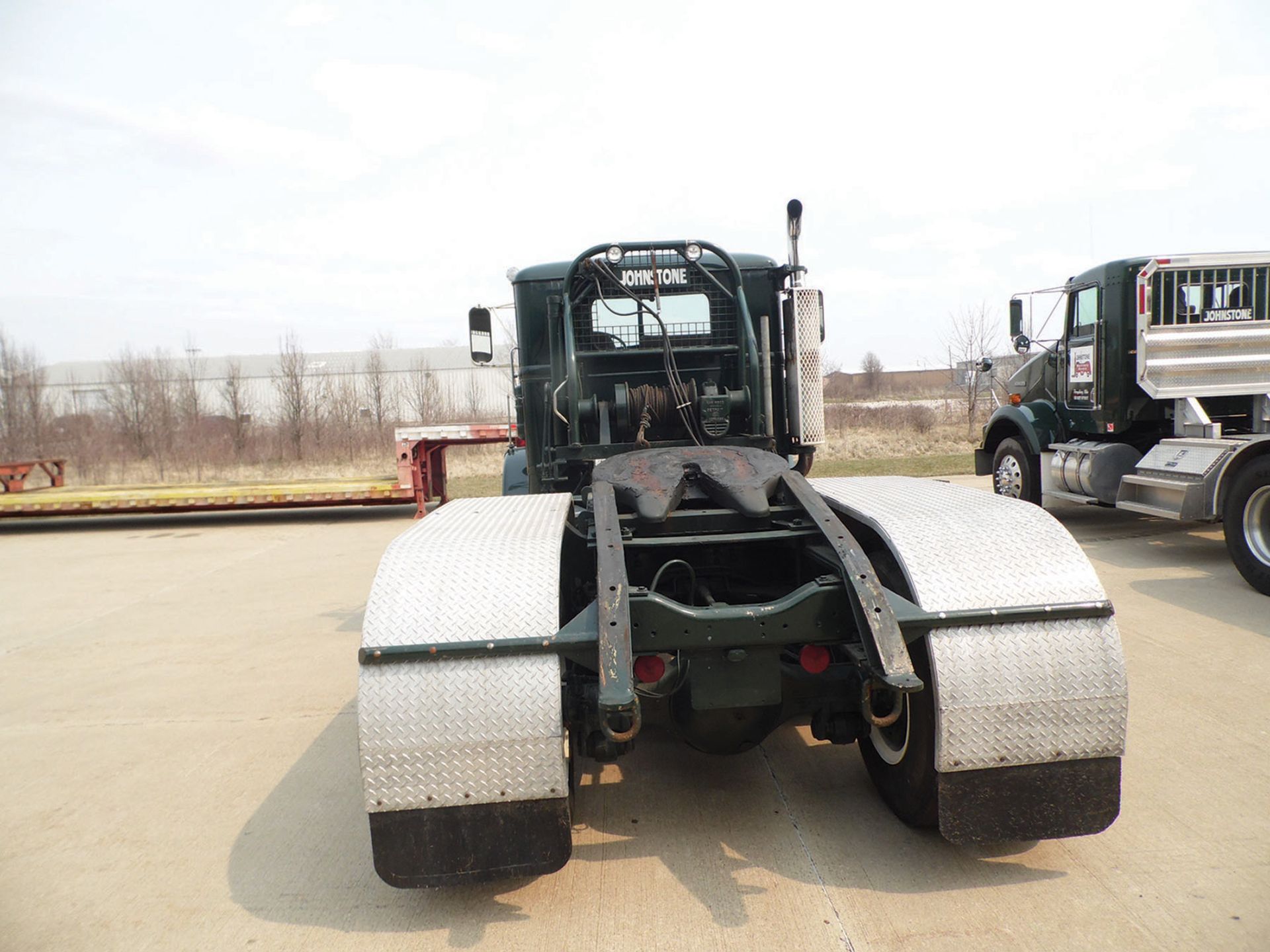 1970 DIAMOND REO DAY CAB TRUCK TRACTOR; MODEL C-11464DBL, VIN DRE64HC584098, MEAD MORRISON 2C616PC - Image 3 of 4