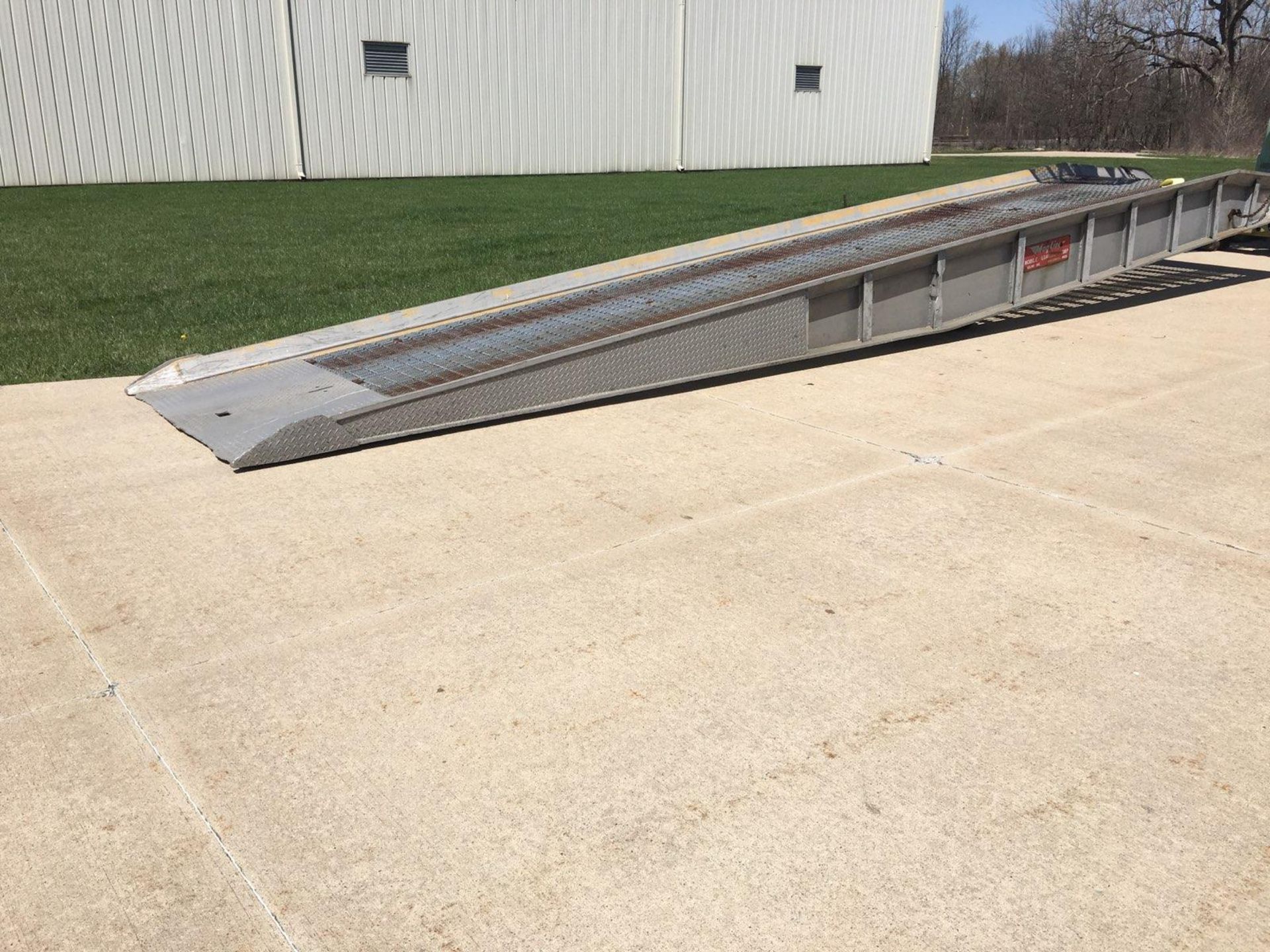 MAGLINER MOBIL LOADING RAMP - Image 2 of 2