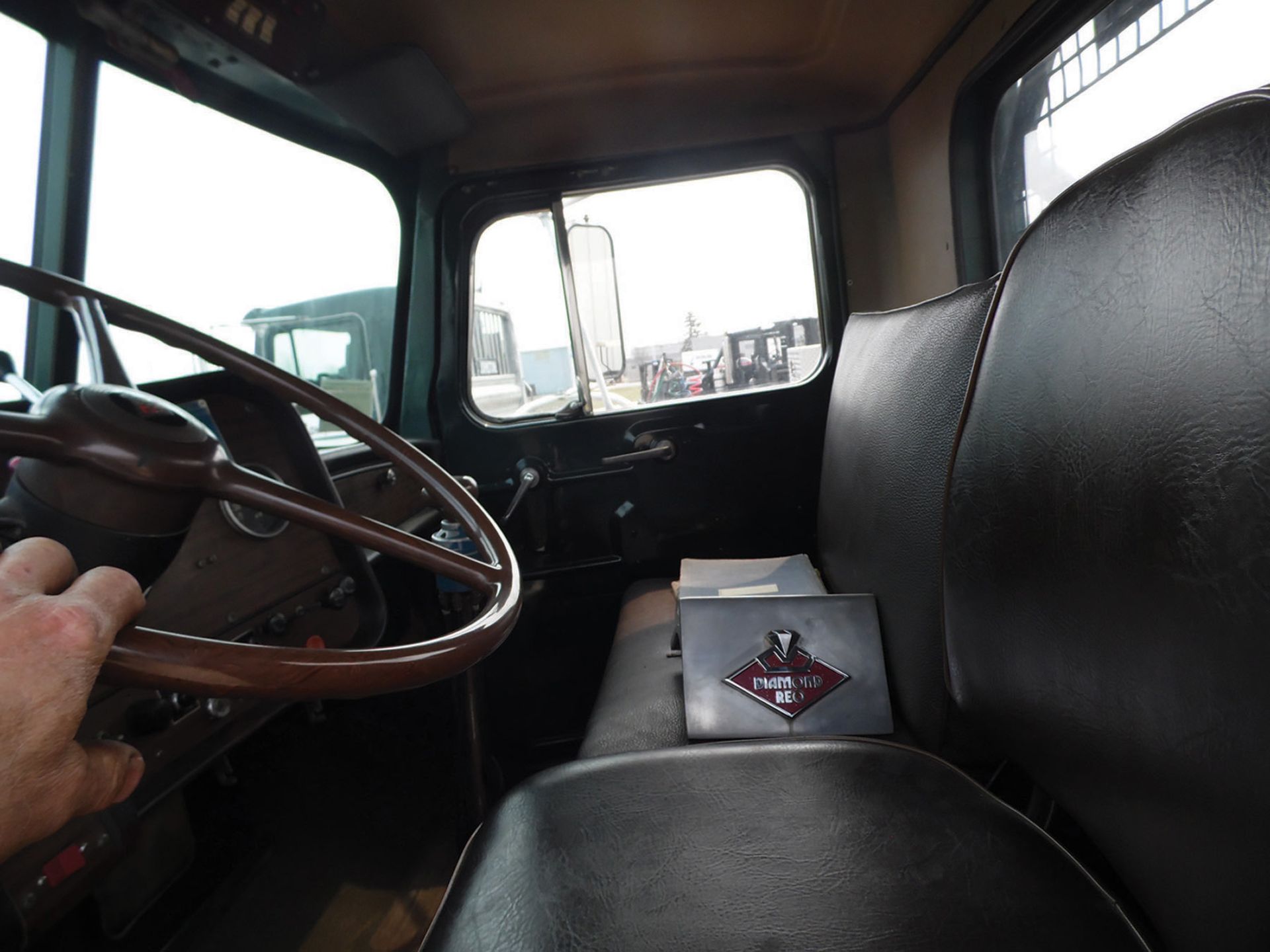 1970 DIAMOND REO DAY CAB TRUCK TRACTOR; MODEL C-11464DBL, VIN DRE64HC584098, MEAD MORRISON 2C616PC - Image 4 of 4