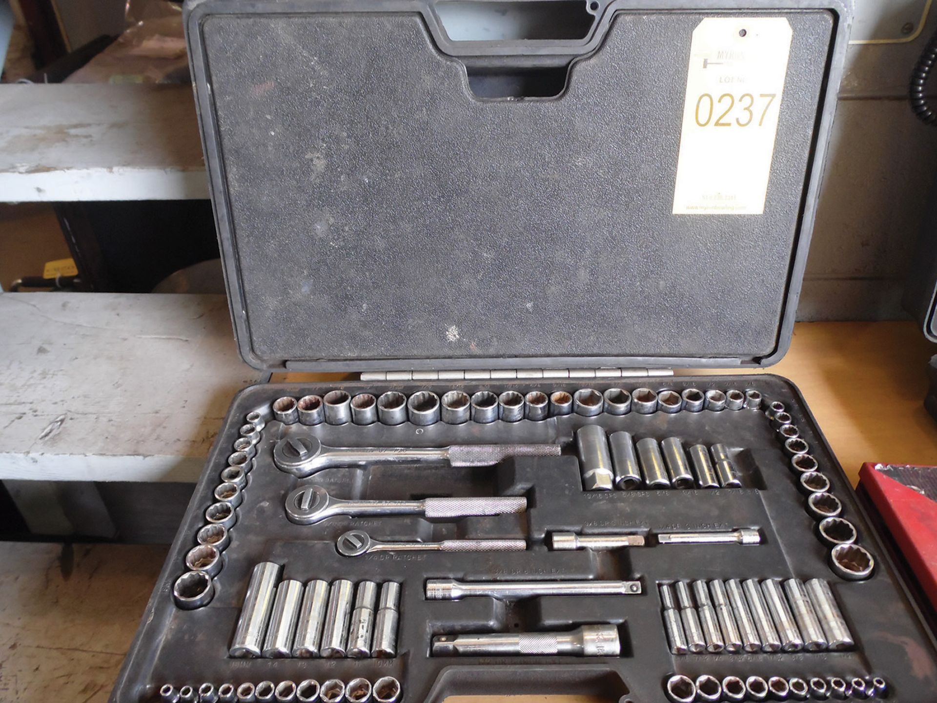 STANLEY 1/2'', 3/8'', AND 1/4'' DRIVE SOCKET SET