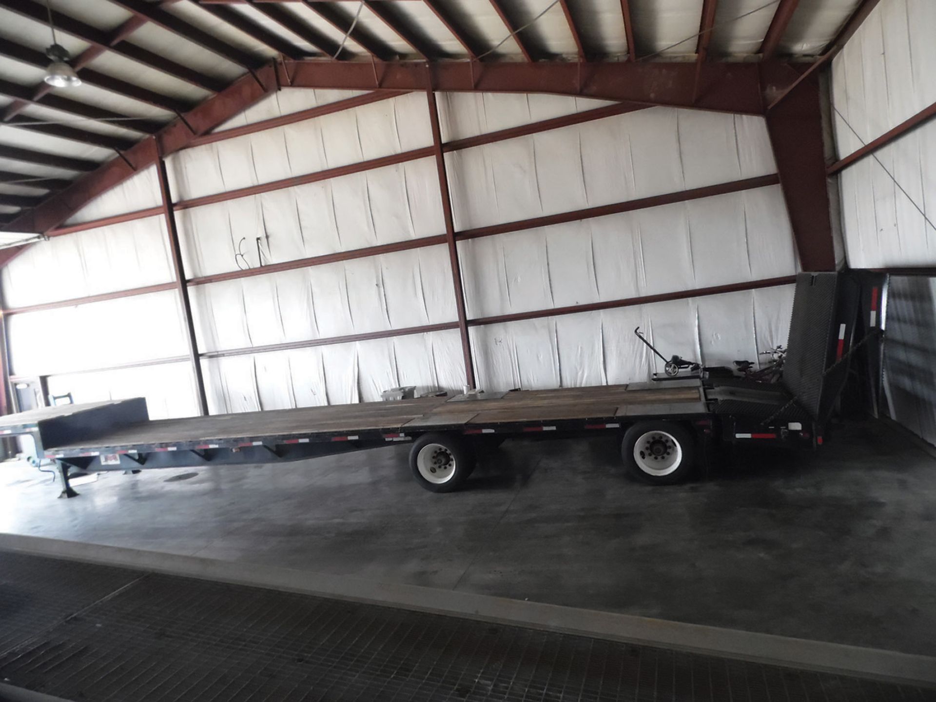 1995 FONTAINE 48' T/A SPREAD AXLE DROP DECK TRAILER; 40 TON HYDRAULIC FOLDING DOVE TAIL RAMP, - Image 2 of 3