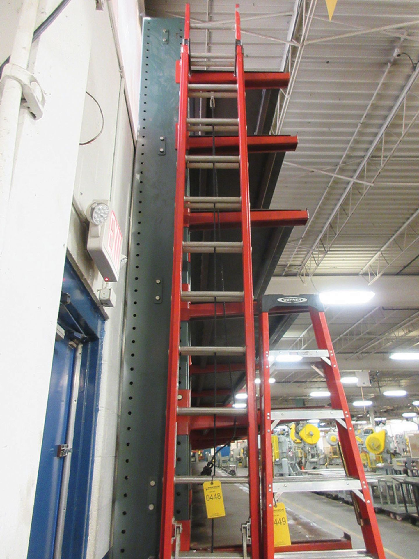 WERNER 28' FIBERGLASS EXTENSION LADDER