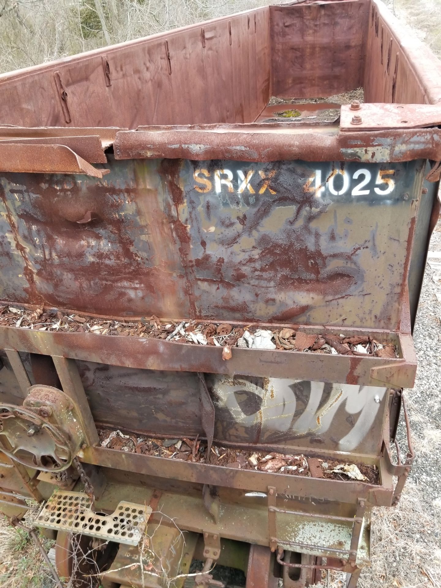 LOT 5 - (X 4) HIGH-SIDED GONDOLA RAIL CARS CAPE MAY, NJ) (5-1) 1985 SRXX 4316 HIGH-SIDED GONDOLA - Image 13 of 15