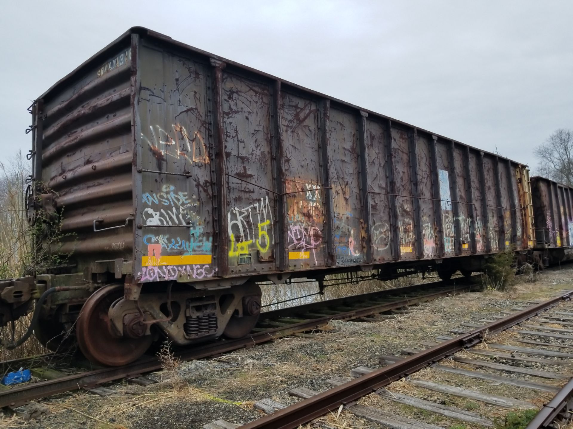 LOT 5 - (X 4) HIGH-SIDED GONDOLA RAIL CARS CAPE MAY, NJ) (5-1) 1985 SRXX 4316 HIGH-SIDED GONDOLA