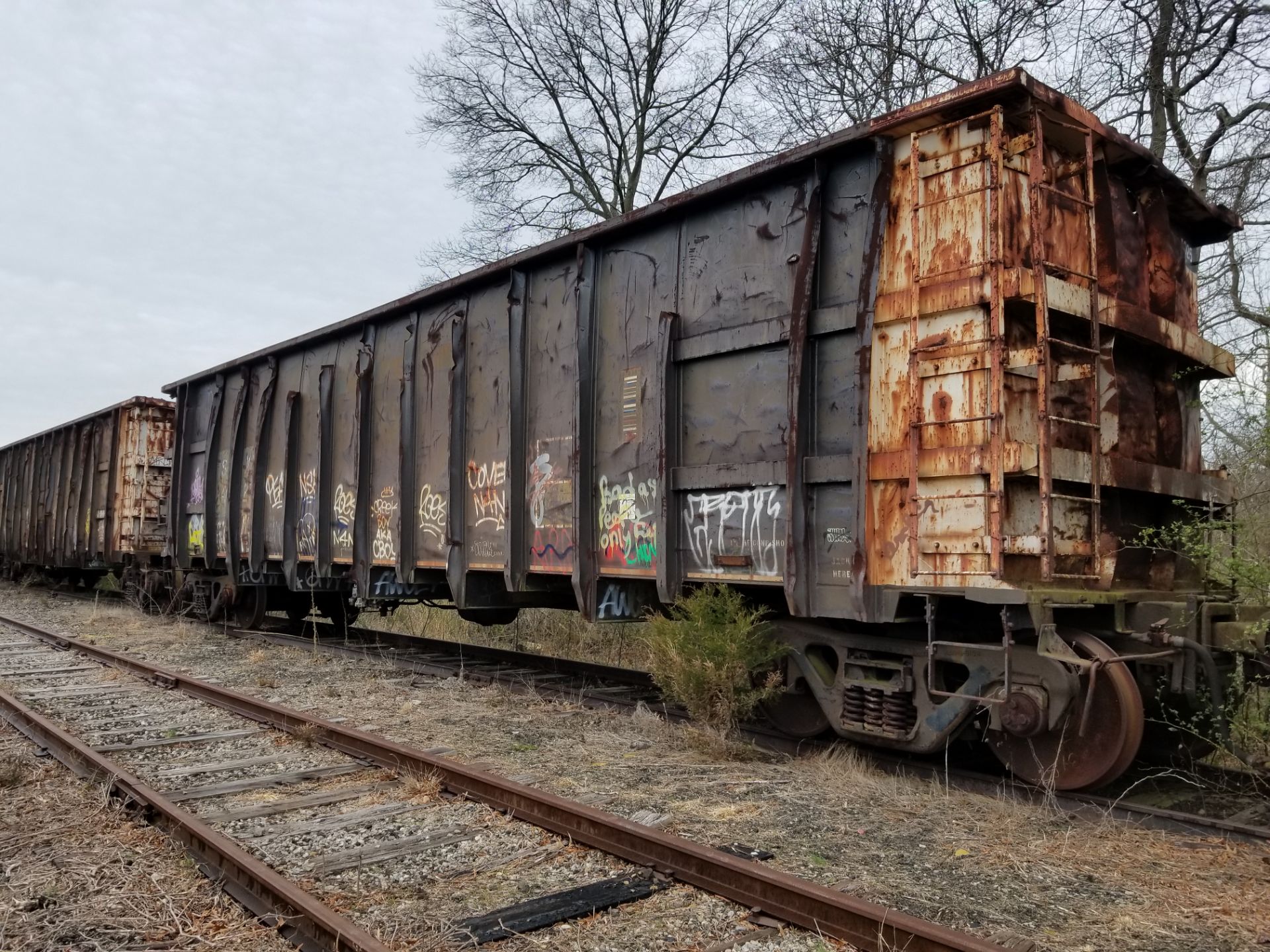 LOT 5 - (X 4) HIGH-SIDED GONDOLA RAIL CARS CAPE MAY, NJ) (5-1) 1985 SRXX 4316 HIGH-SIDED GONDOLA - Image 5 of 15