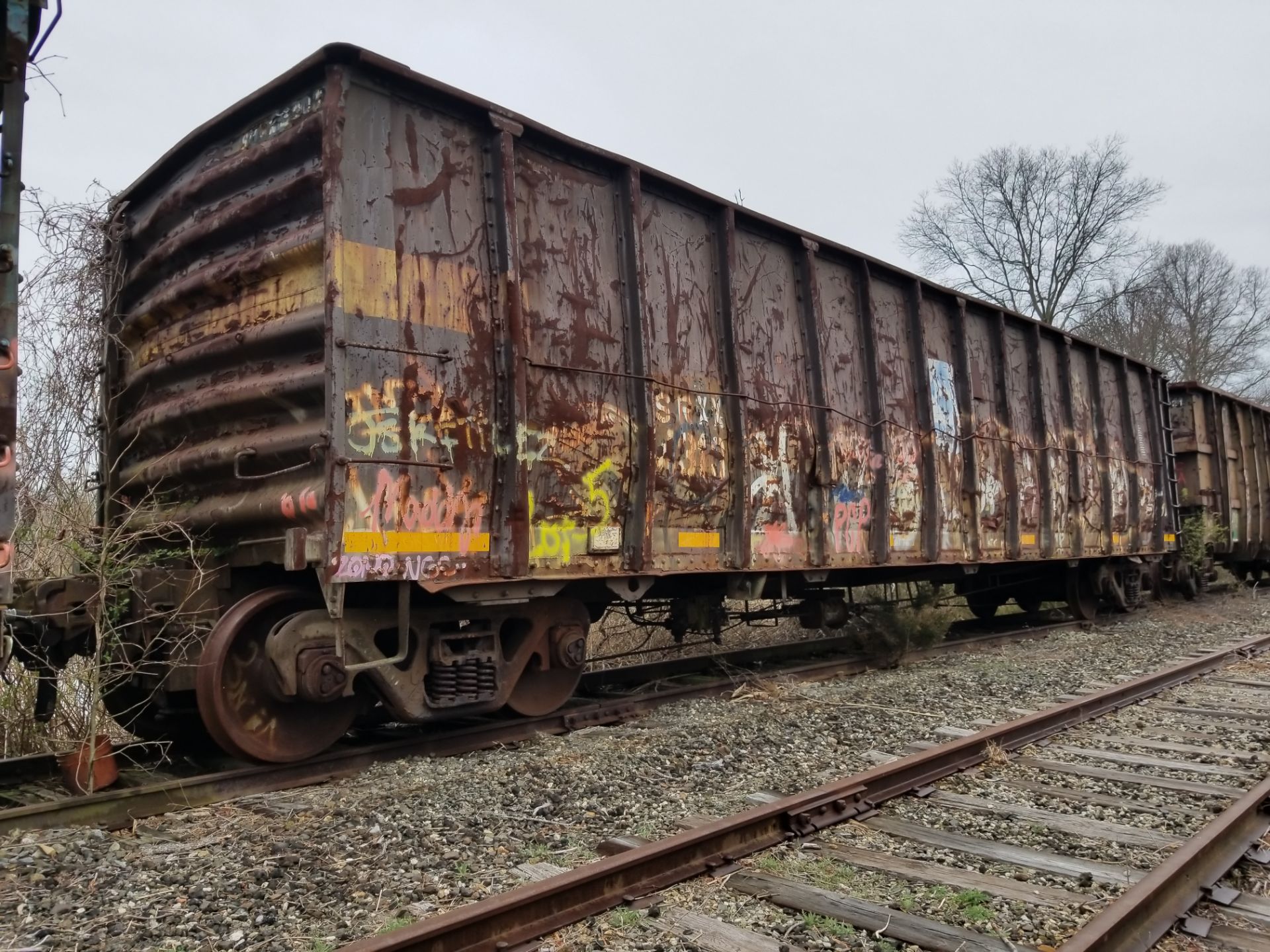 LOT 5 - (X 4) HIGH-SIDED GONDOLA RAIL CARS CAPE MAY, NJ) (5-1) 1985 SRXX 4316 HIGH-SIDED GONDOLA - Image 6 of 15