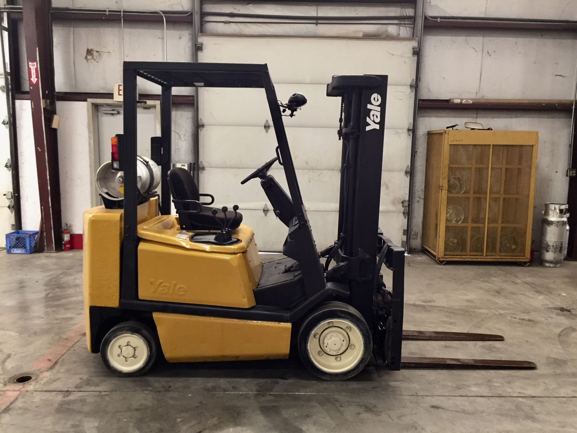 2001 YALE 5,000 LB., MODEL: GLC050, S/N: E187V17569Y, LPG, LEVER SHIFT, SOLID TIRES, 195'' RAISED/ - Image 3 of 5