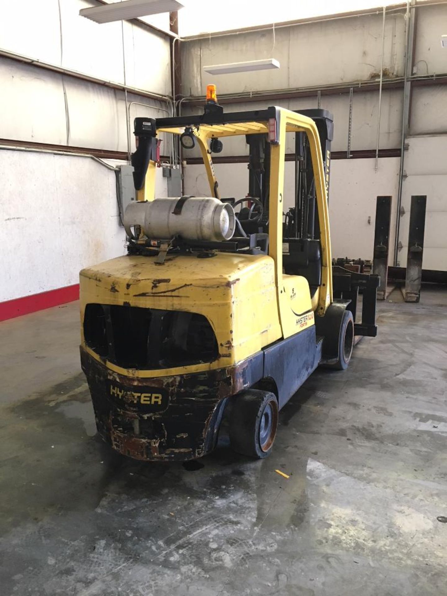 2010 HYSTER 12,000-LB., MODEL: S120FT, S/N: G004V05040H, LPG, MONOTROL, SOLID TIRES, 185" RAISED/91" - Image 5 of 5