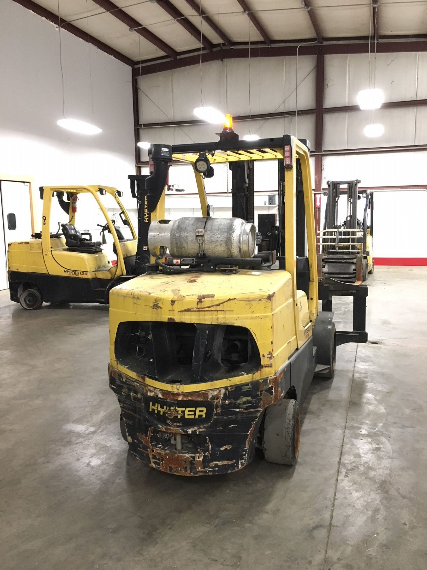 2010 HYSTER 12,000-LB., MODEL: S120FT, S/N: G004V05040H, LPG, MONOTROL, SOLID TIRES, 185" RAISED/91" - Image 3 of 5