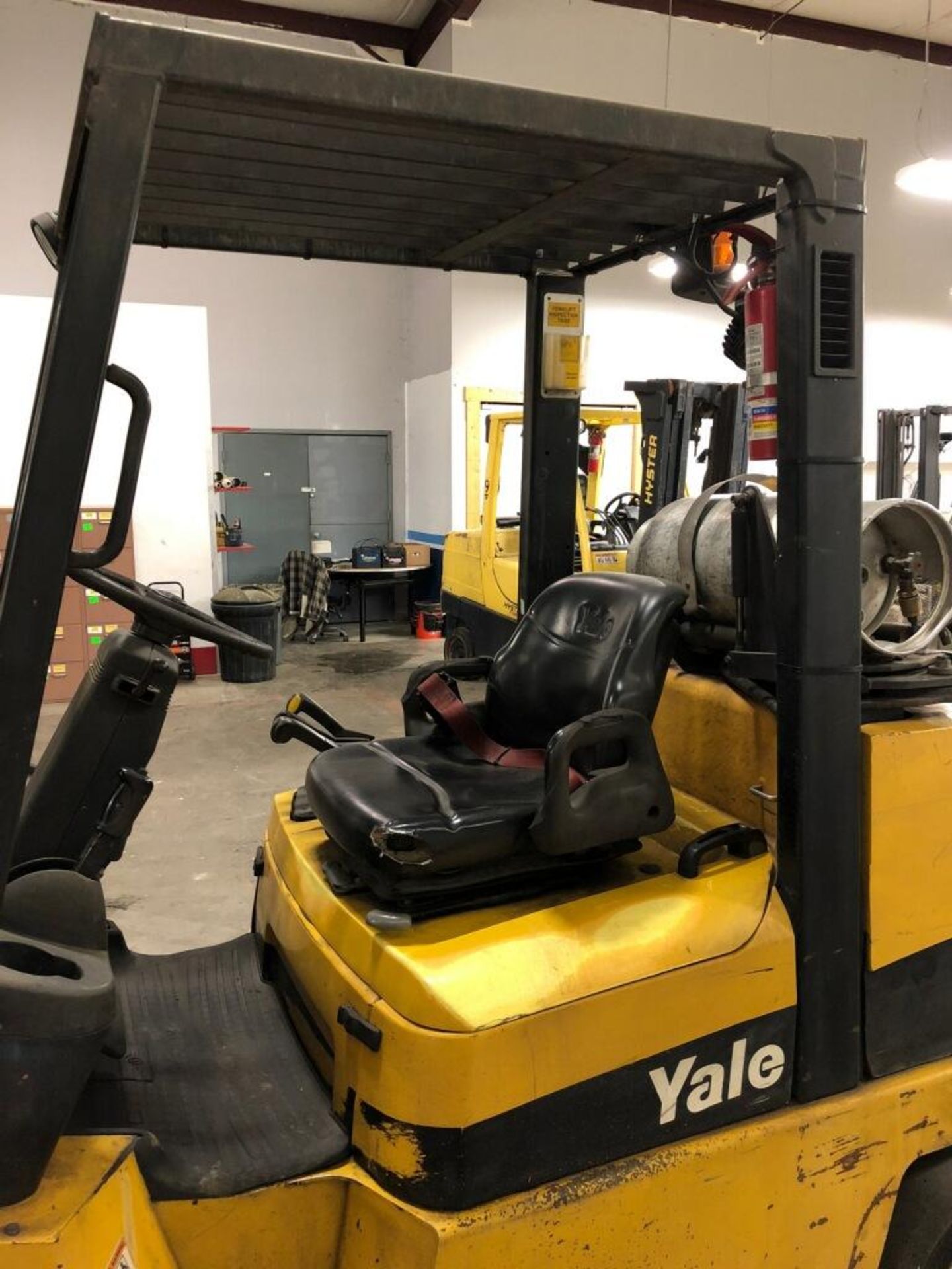 2005 YALE 10,000 LB. CAPACITY FORKLIFT, MODEL: GLC100MJN, S/N: D818V02463C, LPG, SOLID TIRES, 96'' - Image 9 of 9