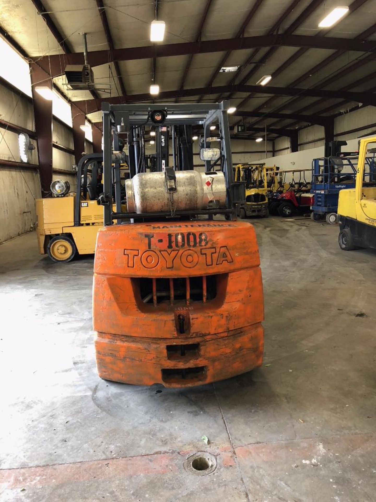 2004 TOYOTA 7,000 LB. FORKLIFT, MODEL: 7FGCU35, S/N: 62521, LPG, LEVER SHIFT, SOLID TIRES, 187'' - Image 4 of 4