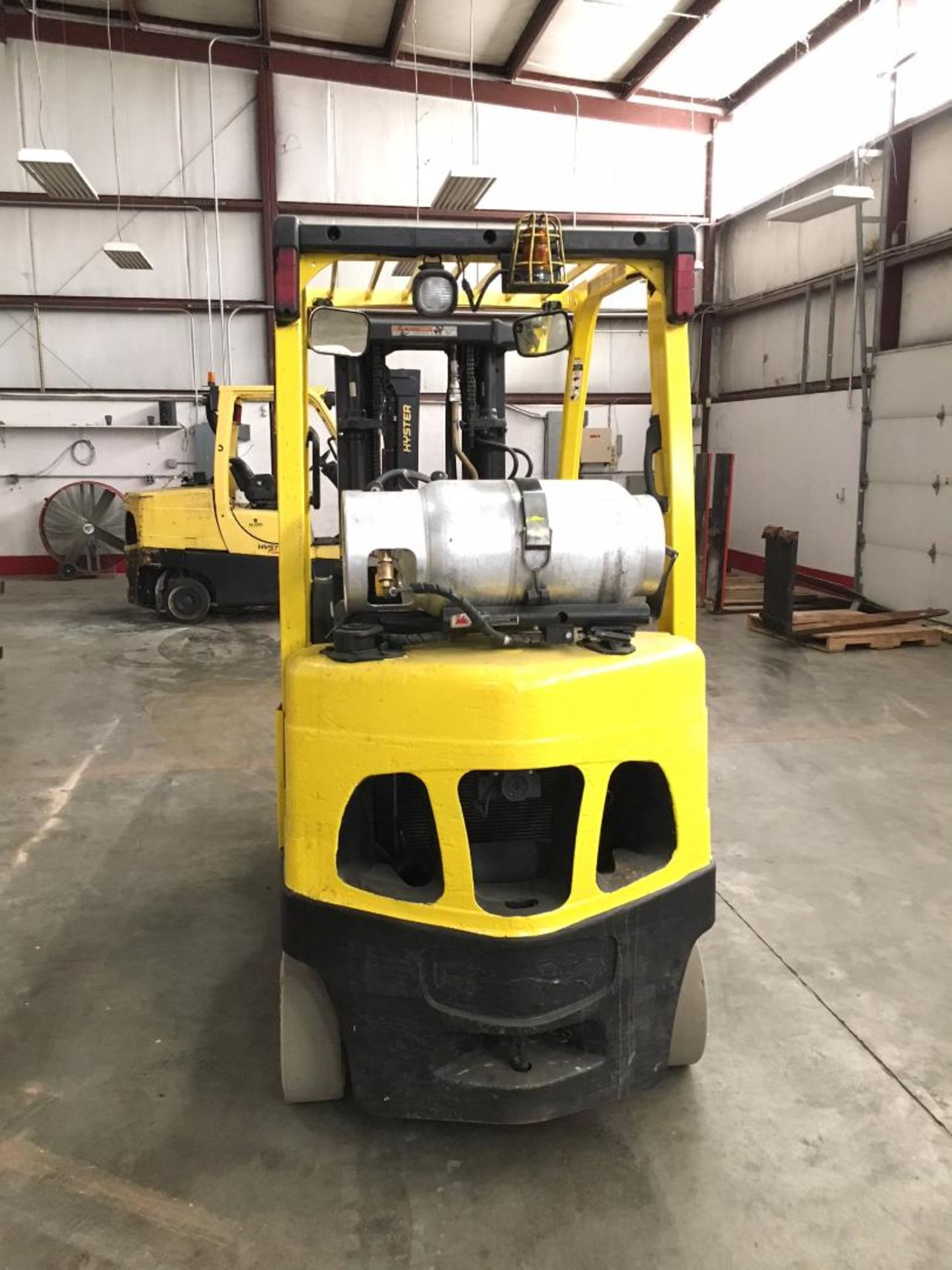 2011 HYSTER 5,000-LB. CAPACITY FORKLIFT, MODEL: S50FT, LPG, SOLID TIRES, 3-STAGE MAST, SIDESHIFT - Image 4 of 5