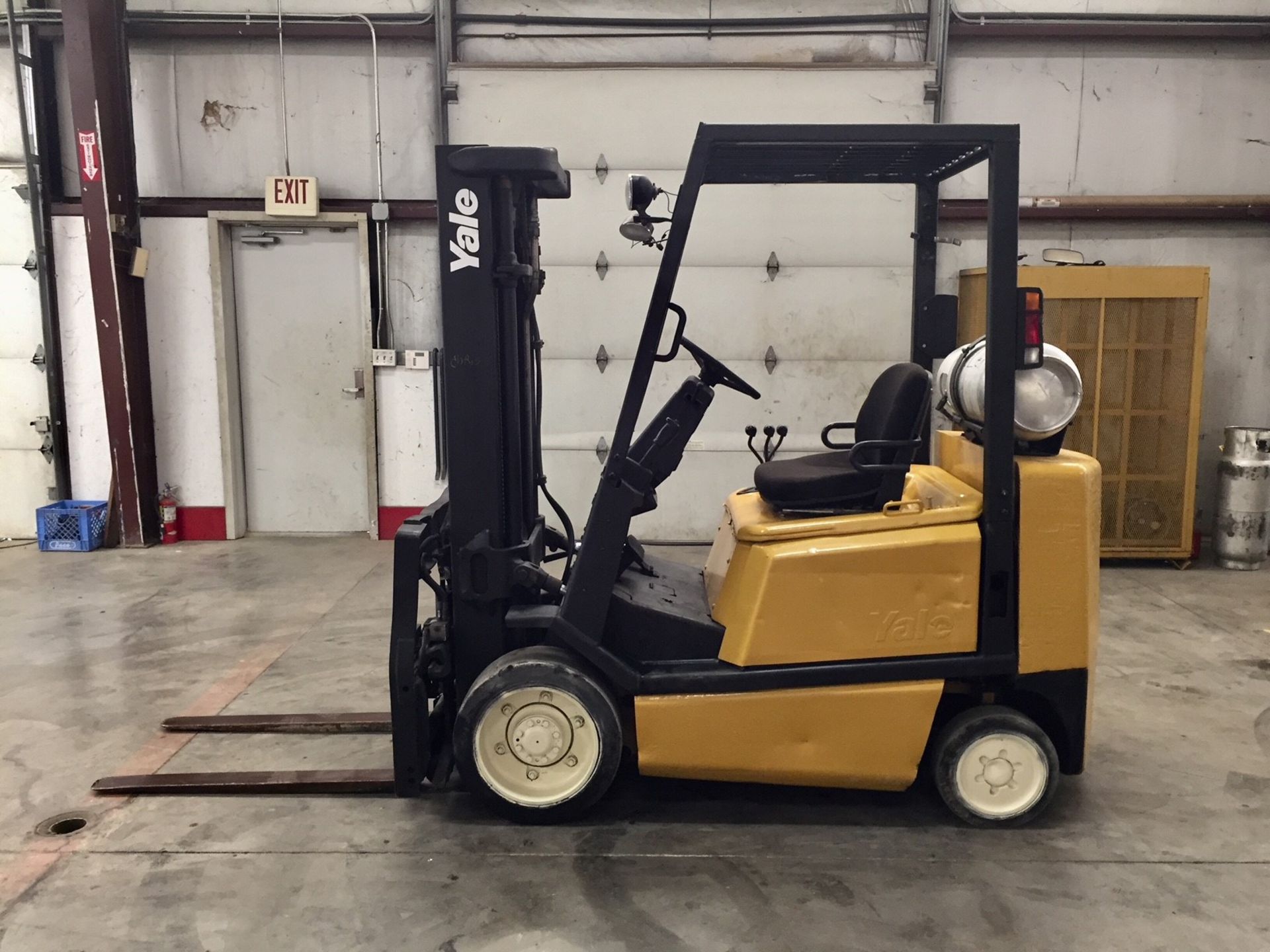 2001 YALE 5,000 LB., MODEL: GLC050, S/N: E187V17569Y, LPG, LEVER SHIFT, SOLID TIRES, 195'' RAISED/