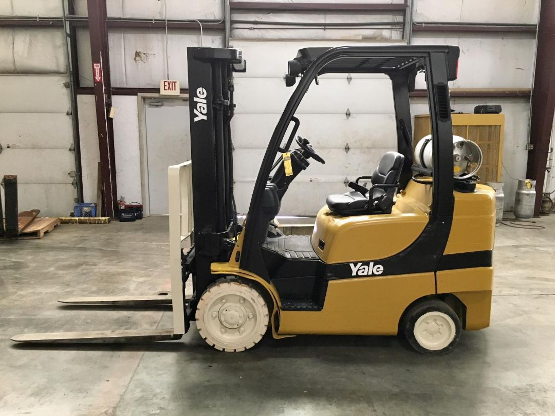 2011 YALE 7,000 LB., MODEL: GLC070VX, S/N: A910V18074J, LPG, LEVER SHIFT, SOLID TIRES, 182''