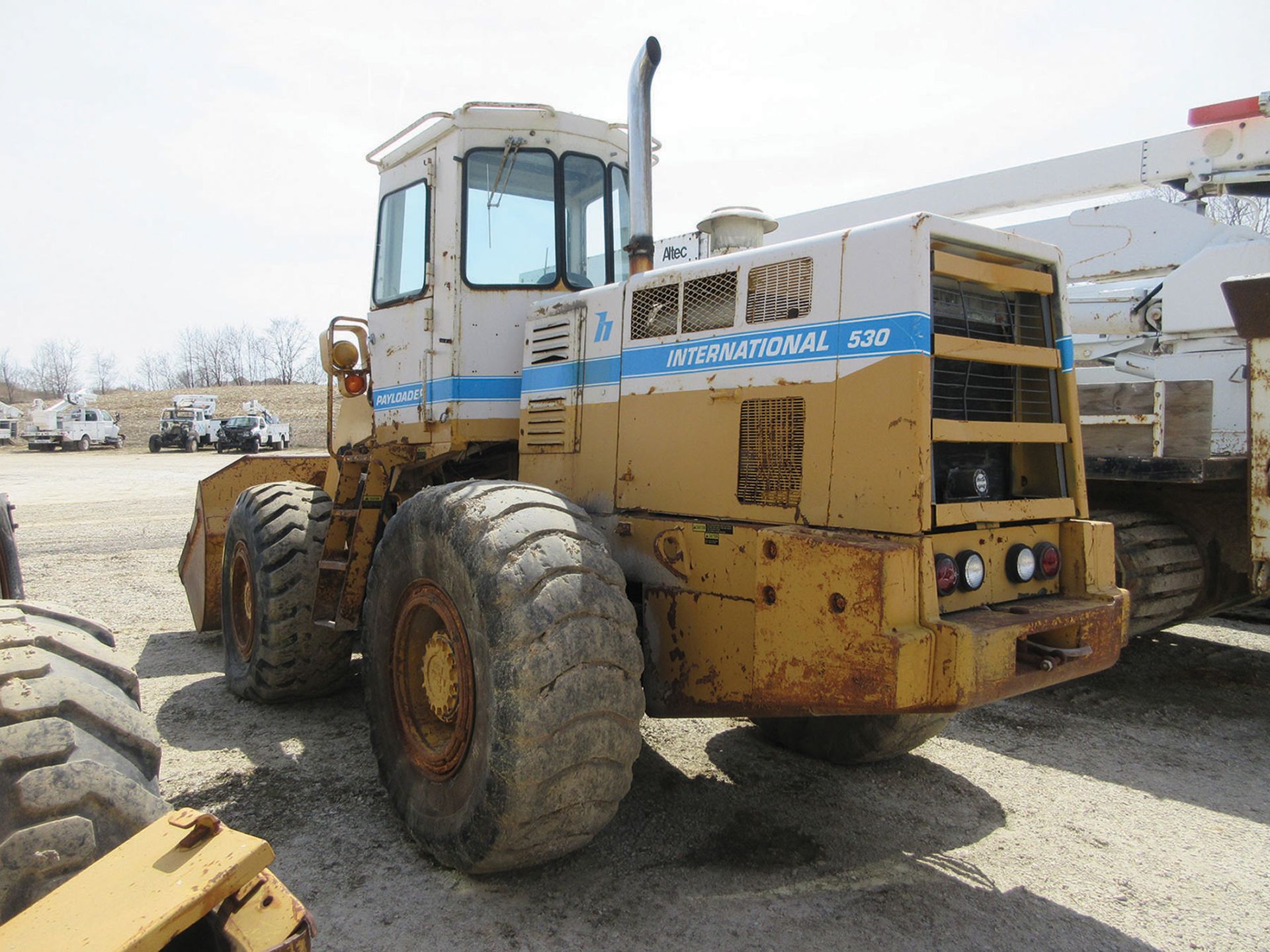 INTERNATIONAL 530 PAYLOADER 4WD ARTICULATING WHEEL LOADER, 20.5-25 TIRES, 96'' WIDE FRONT BUCKET - Image 2 of 2