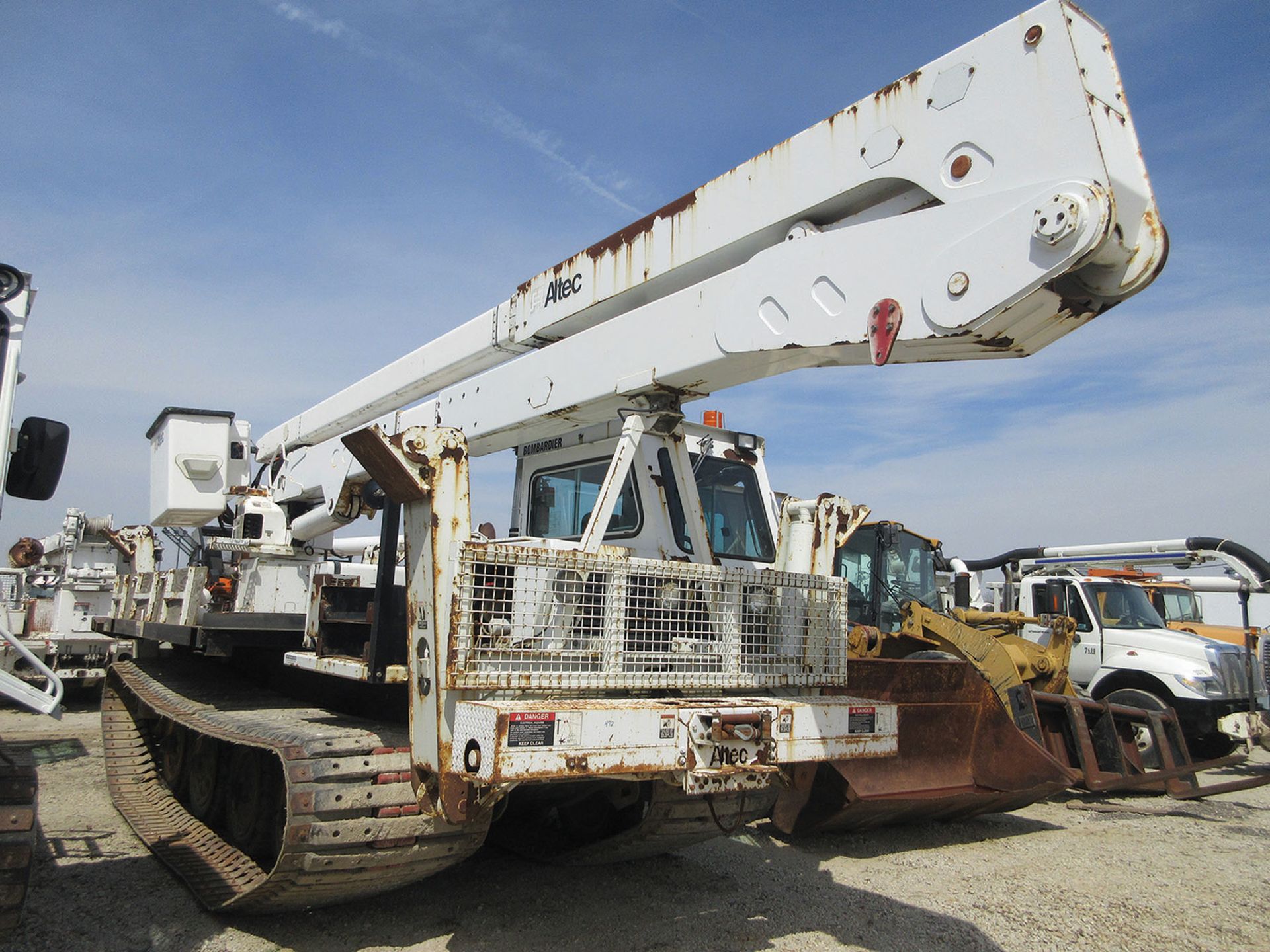 BOMBARDIER GT-3000 WIDE TRACK SWAMP BUGGY LINEMAN'S AERIAL BUCKET MACHINE, S/N 906300289, VEHICLE