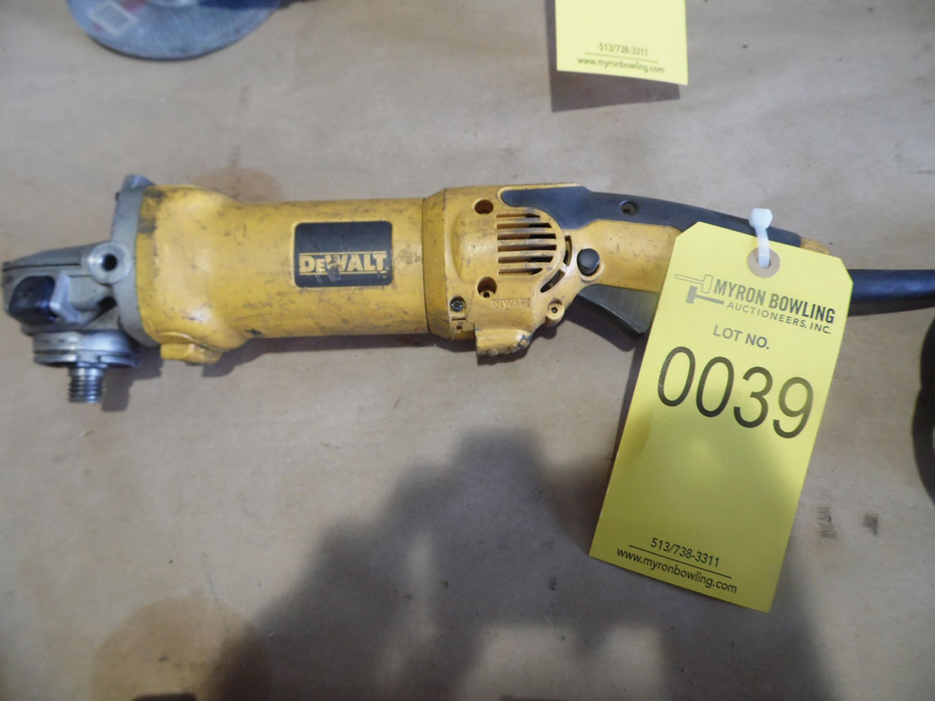 DEWALT 4 1/2'' ANGLE GRINDER