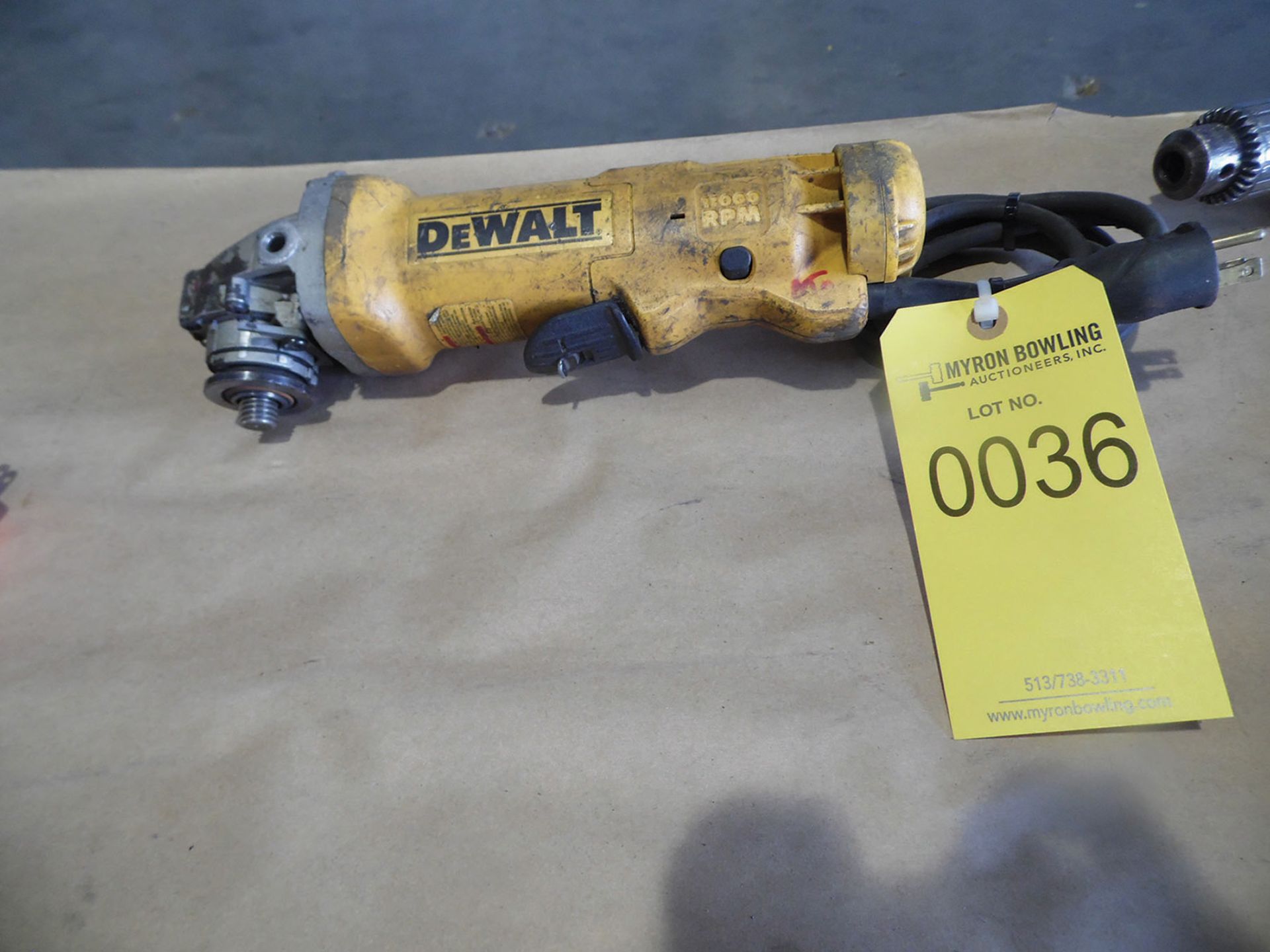 DEWALT 4 1/2'' ANGLE GRINDER