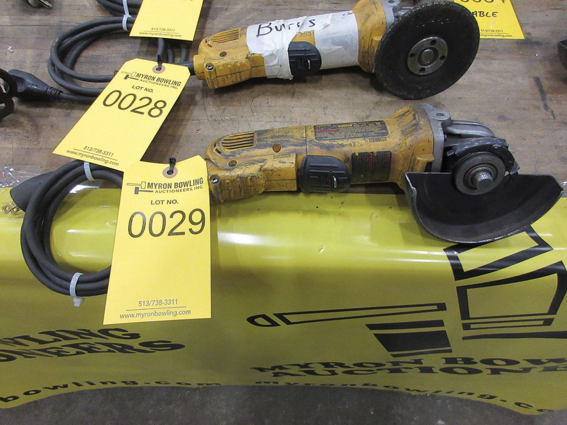 DEWALT 4 1/2'' ANGLE GRINDER