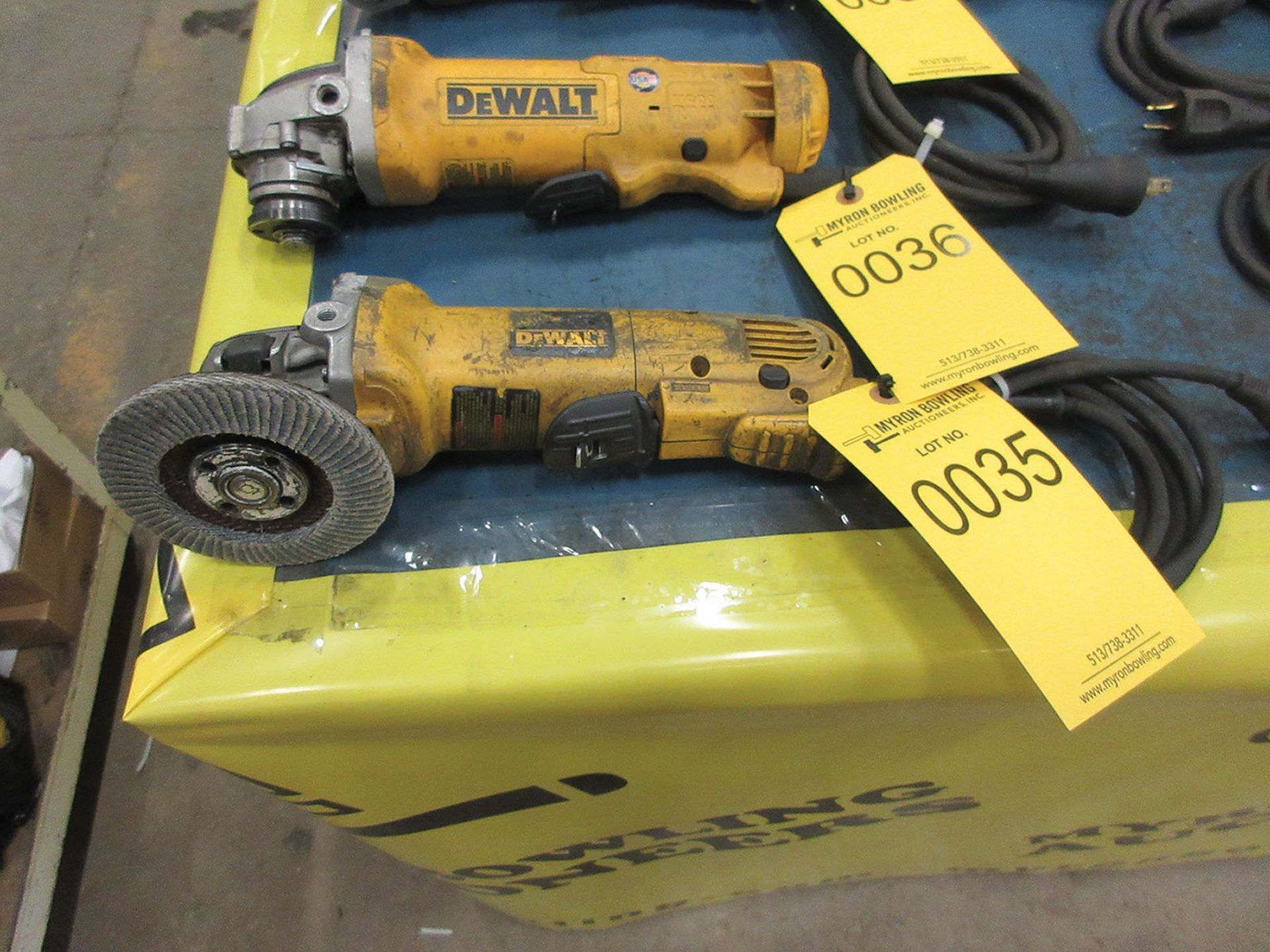 DEWALT 4 1/2'' ANGLE GRINDER