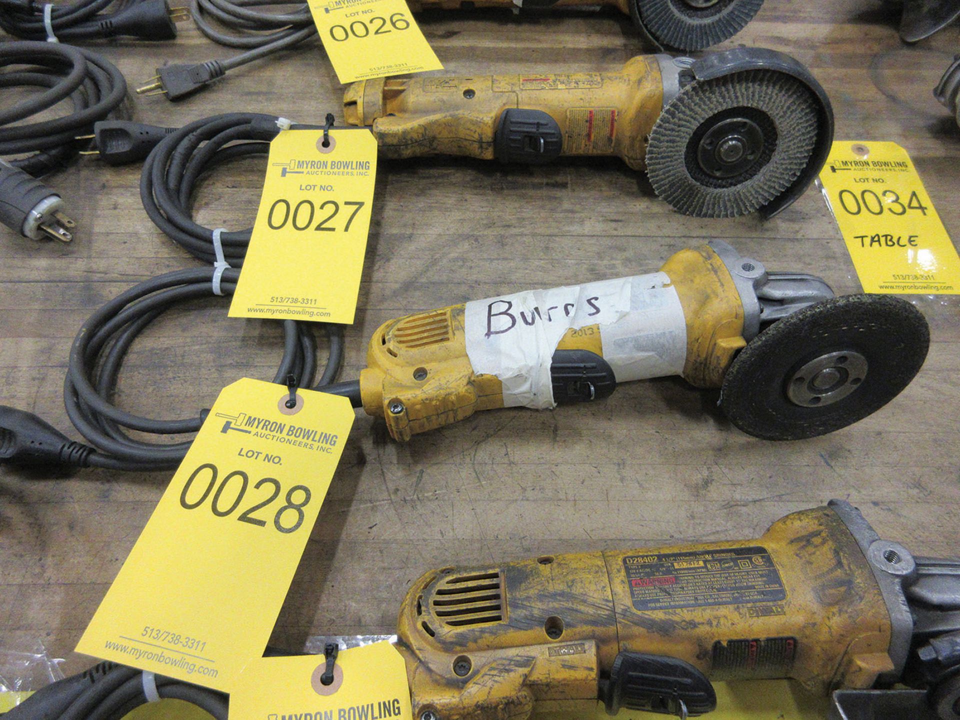 DEWALT 4 1/2'' ANGLE GRINDER