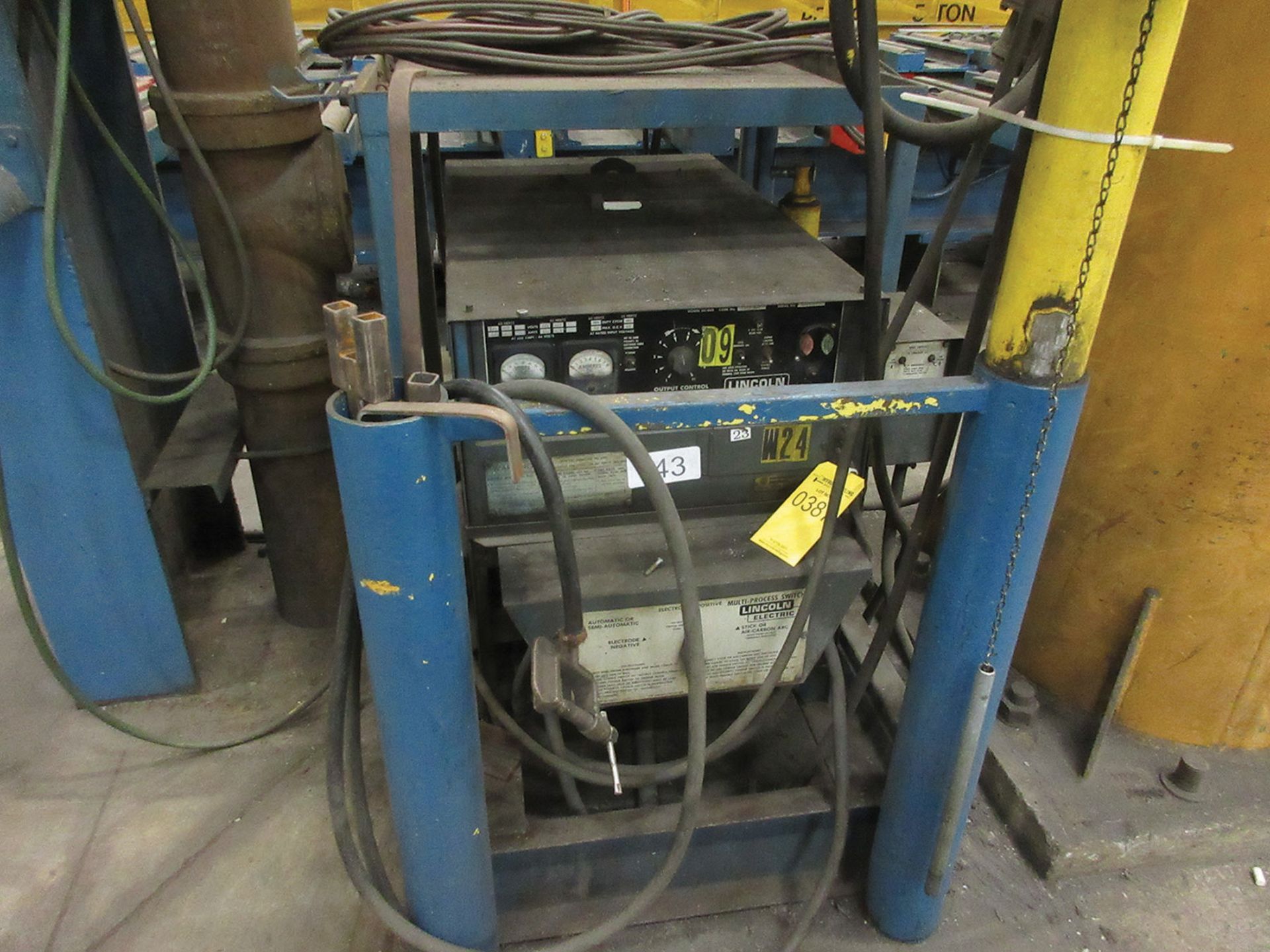 LINCOLN ELECTRIC IDEALARC DC-600 ARC WELDER WITH LINCOLN LN-9FH WIRE FEEDER; S/N AC537249 AND JB