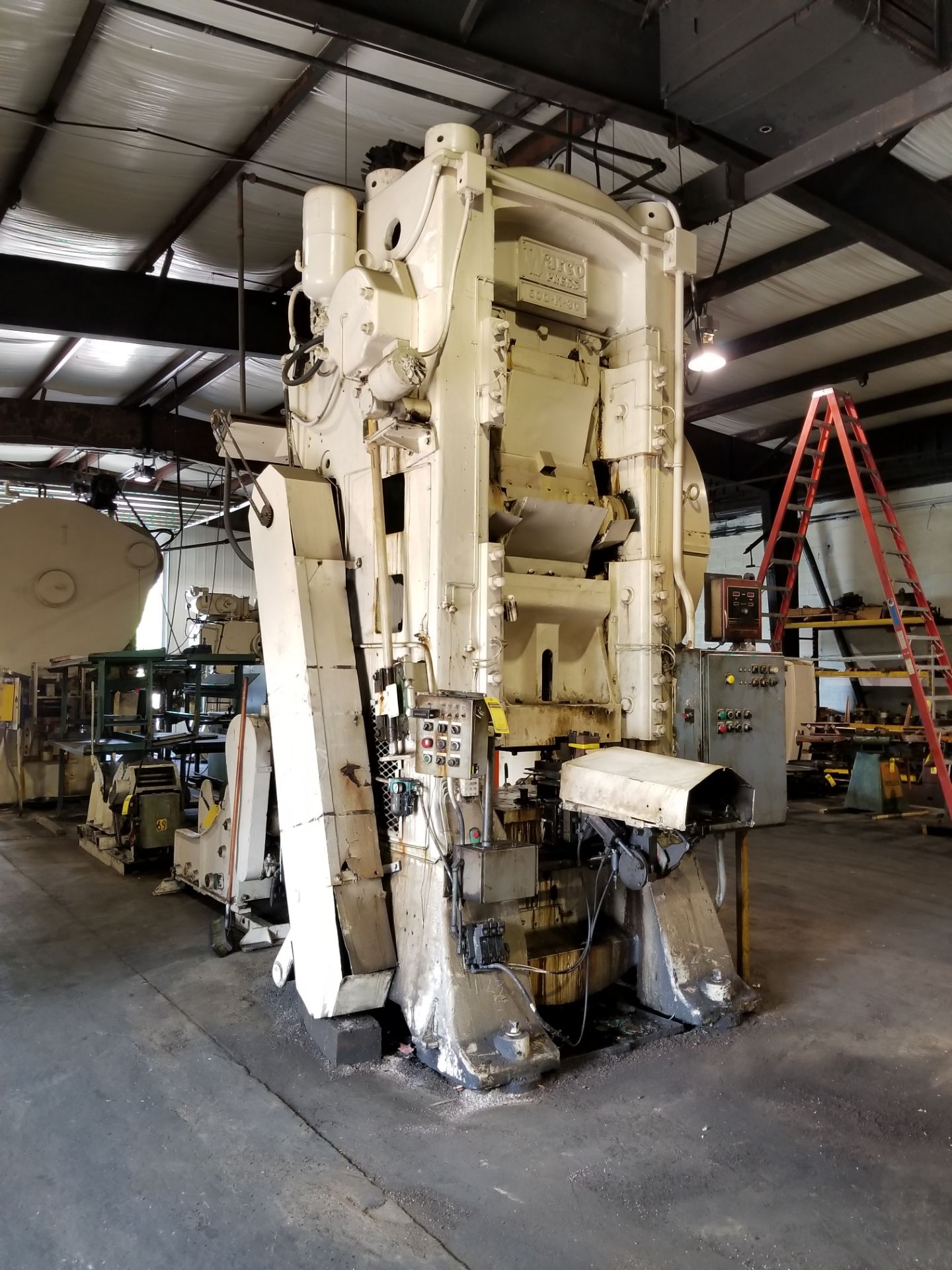 600-TON WARCO STRAIGHT SIDE DOUBLE ACTING PRESS, MODEL 600-K-30, BED SIZE 30'' X 30 '', AIR - Image 3 of 8