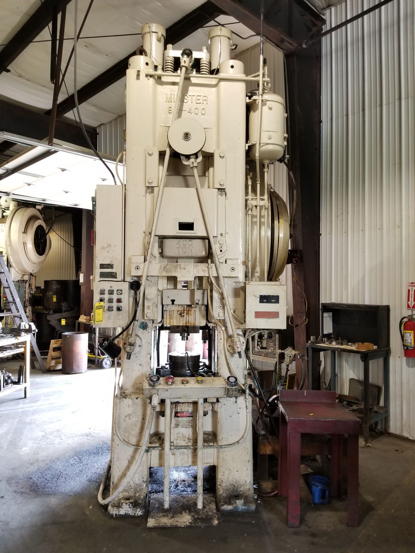 400-TON MINSTER STRAIGHT SIDE KNUCKLE JOINT PRESS, NEW 1957, S/N NUMBER 90-400-11622, MODEL 90- - Image 2 of 4