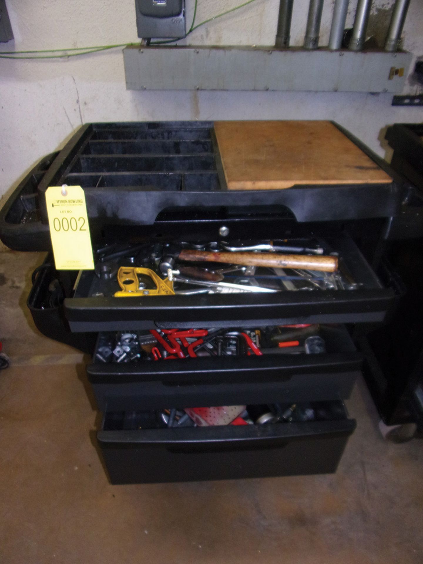 CRAFTSMAN ROLLING 4-DRAWER TOOL CHEST WITH TOOLS