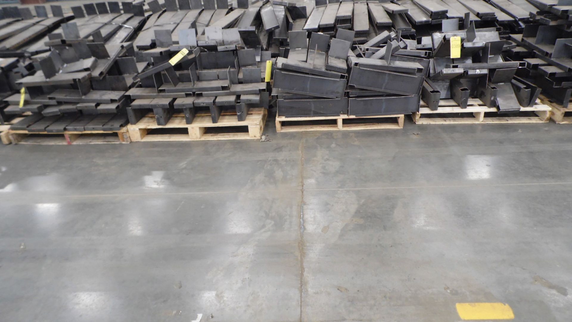 PALLET RACKING SPACERS WITH STOP PLATES (APPROX. 120)